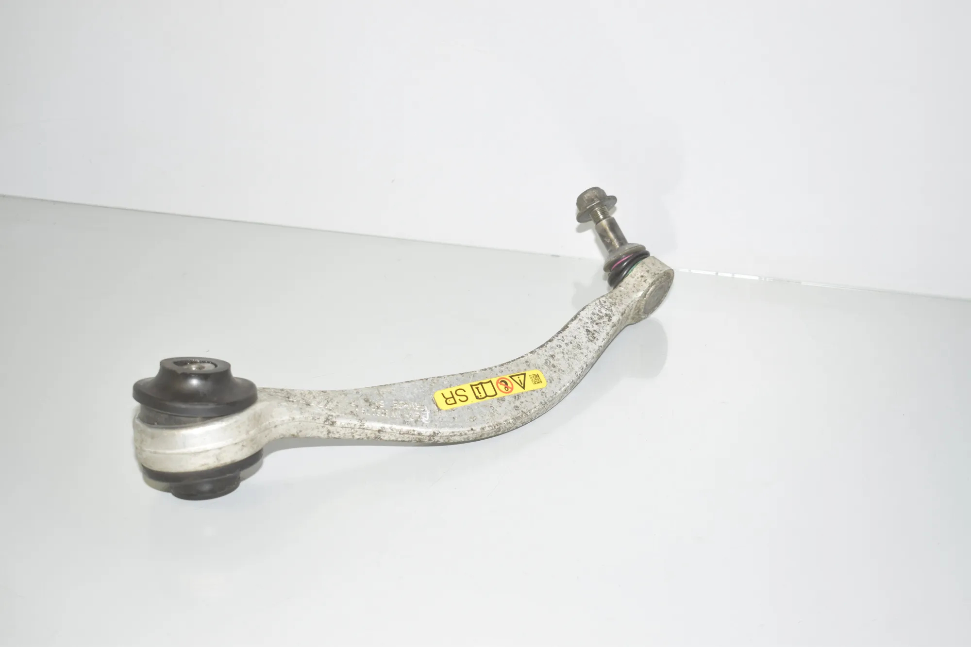 Front Right Curved Control Arm – OEM 2284976 · BMW 5 (F10) M5 2015 – 4