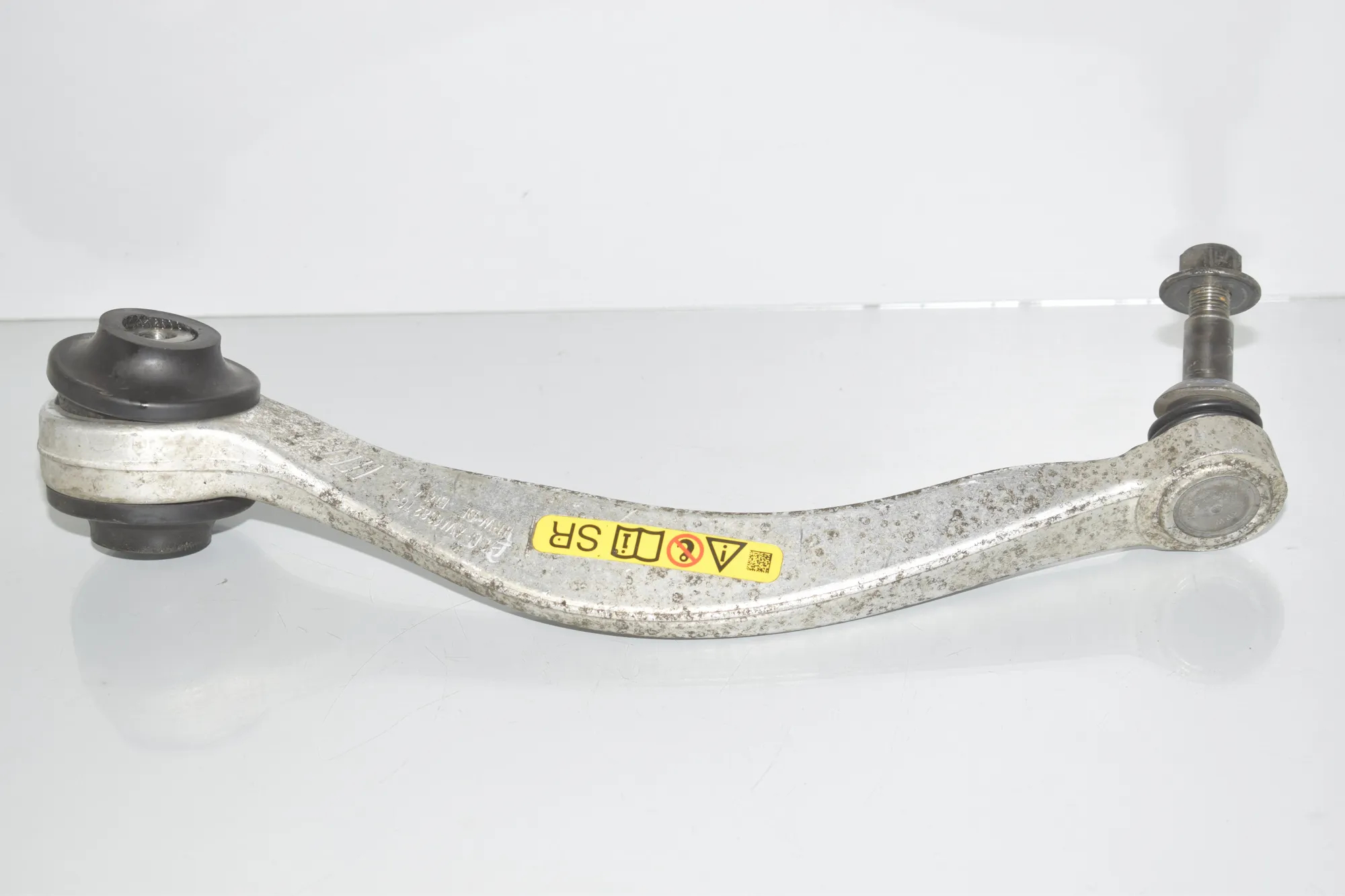 Front Right Curved Control Arm – OEM 2284976 · BMW 5 (F10) M5 2015