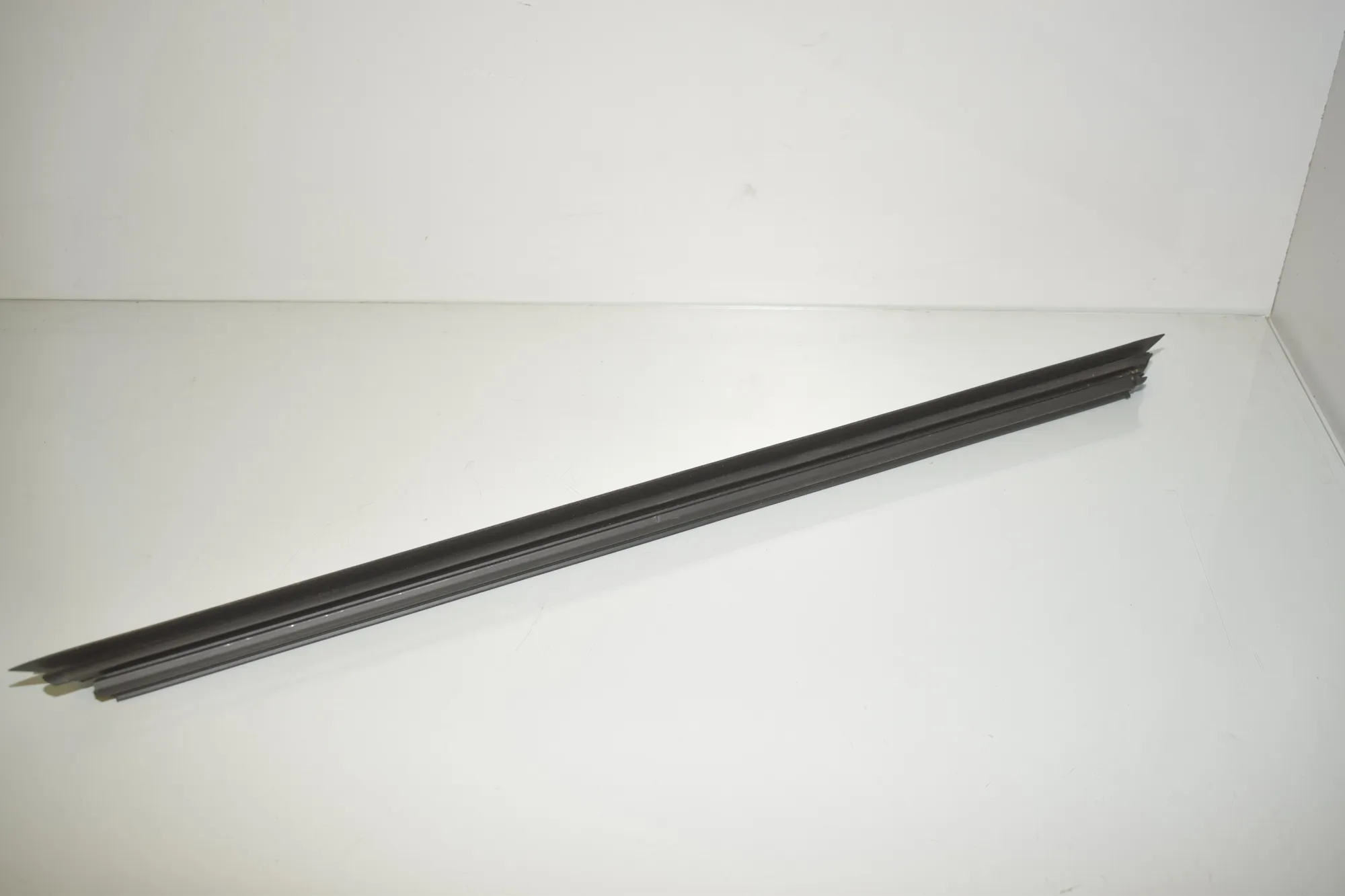 Front Left Door Window Strip – OEM 7393417 · BMW X3 (G01, F97) BMW X3 (G01, F97) sDrive 20 d 2020 – 3