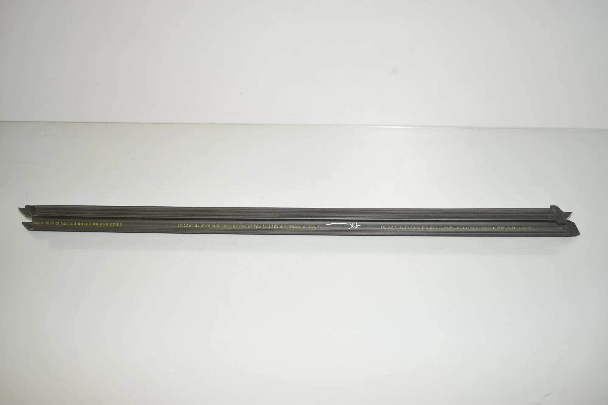 Front Left Door Window Strip – OEM 7393417 · BMW X3 (G01, F97) BMW X3 (G01, F97) sDrive 20 d 2020 – 2