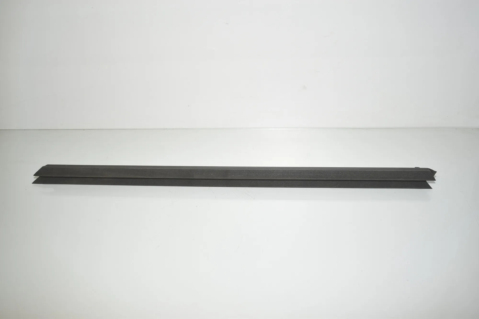 Front Left Door Window Strip – OEM 7393417 · BMW X3 (G01, F97) BMW X3 (G01, F97) sDrive 20 d 2020