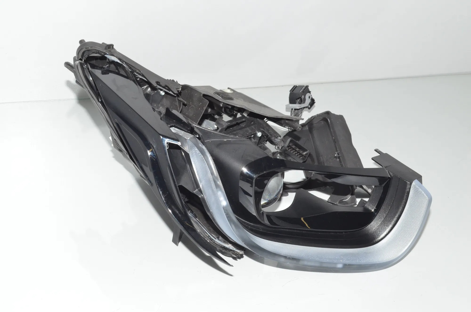 Front Right Headlight – OEM 8494338 · BMW i3 (I01) BMW i3 (I01) Electric 2022 – 2