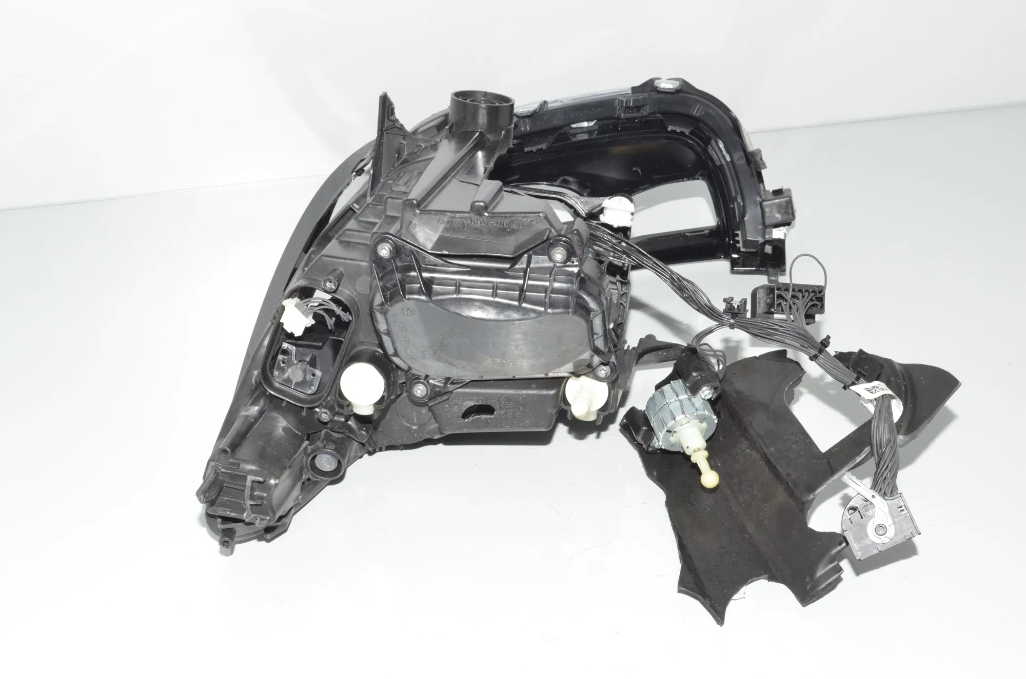 Front Right Headlight – OEM 8494338 · BMW i3 (I01) BMW i3 (I01) Electric 2022 – 5