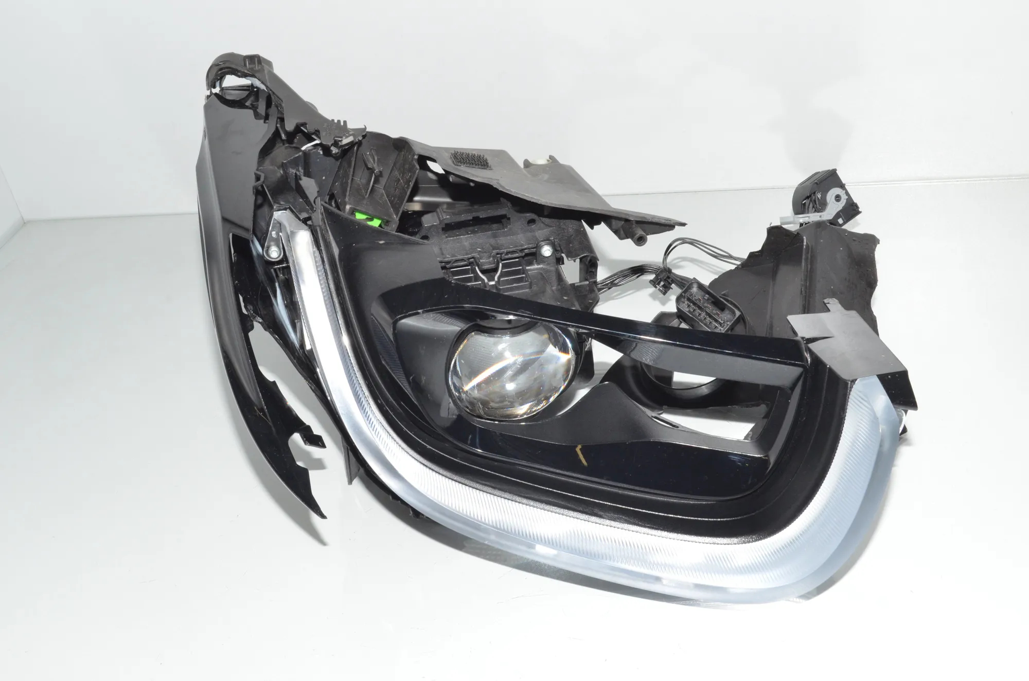 Front Right Headlight – OEM 8494338 · BMW i3 (I01) BMW i3 (I01) Electric 2022