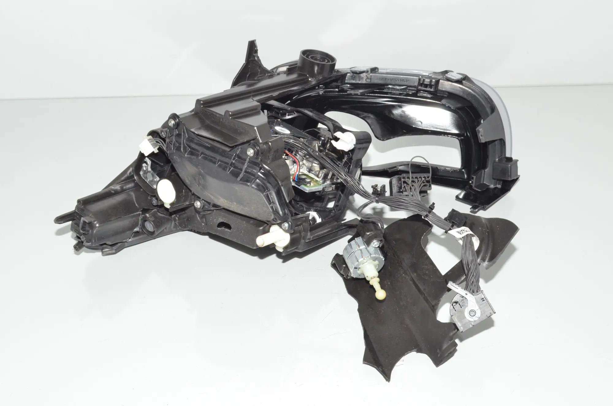 Front Right Headlight – OEM 8494338 · BMW i3 (I01) BMW i3 (I01) Electric 2022 – 4