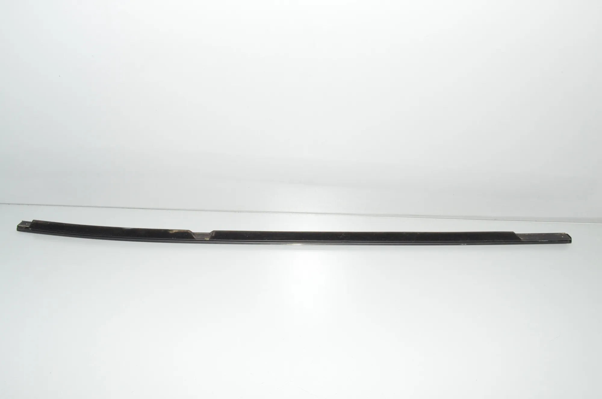 Rear Left Door Window Strip – OEM 2990881 · BMW X1 (E84) xDrive 20 i 2014 – 4
