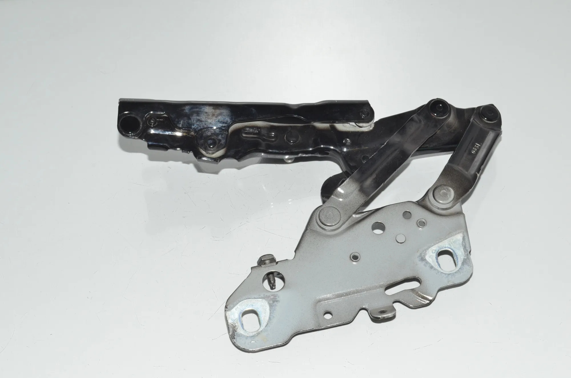 Front Left Bonnet Hinge – OEM 7397499 · BMW X3 (G01, F97) BMW X3 (G01, F97) xDrive 20 d 2019 – 4