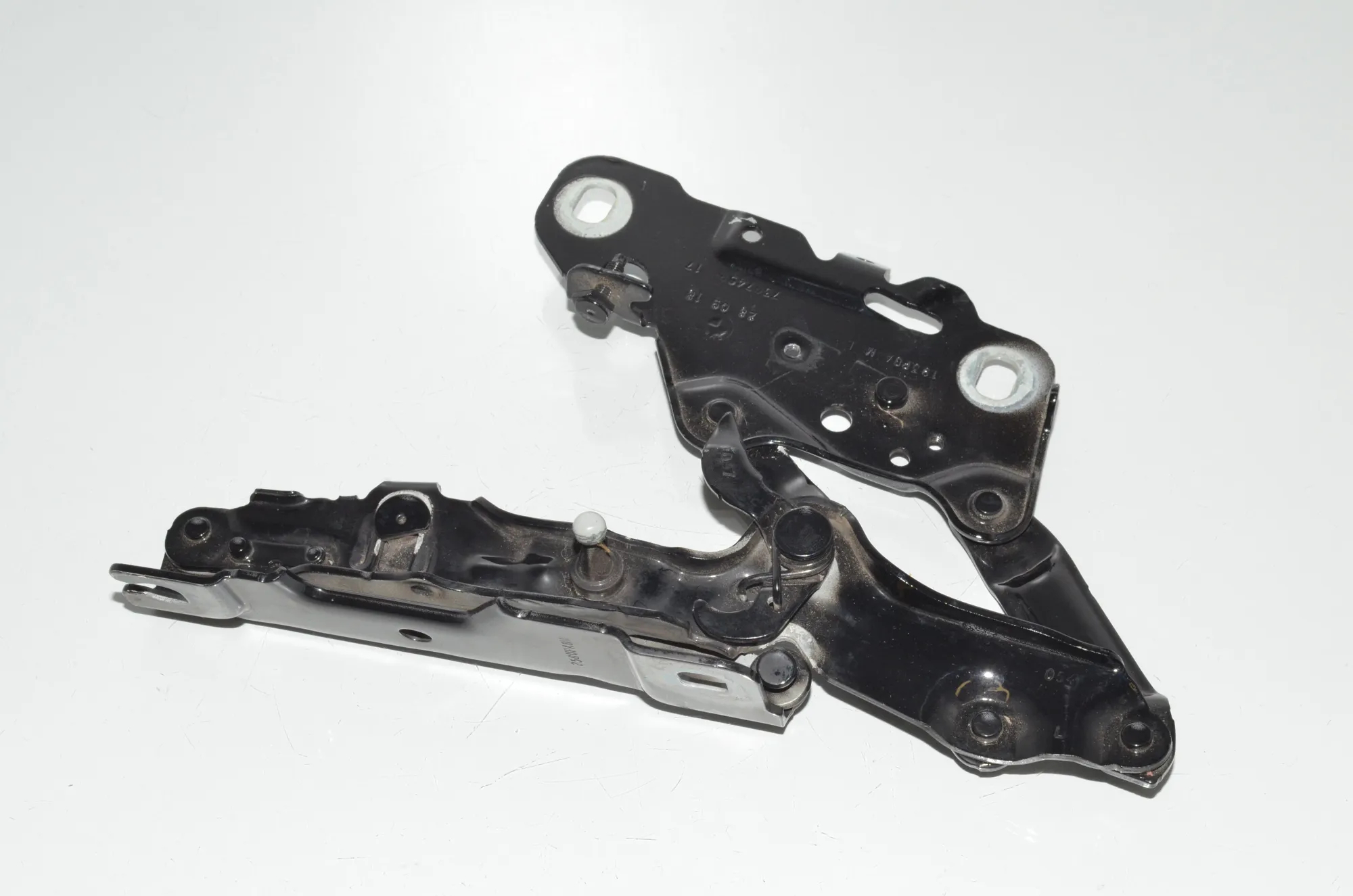 Front Left Bonnet Hinge – OEM 7397499 · BMW X3 (G01, F97) BMW X3 (G01, F97) xDrive 20 d 2019 – 2