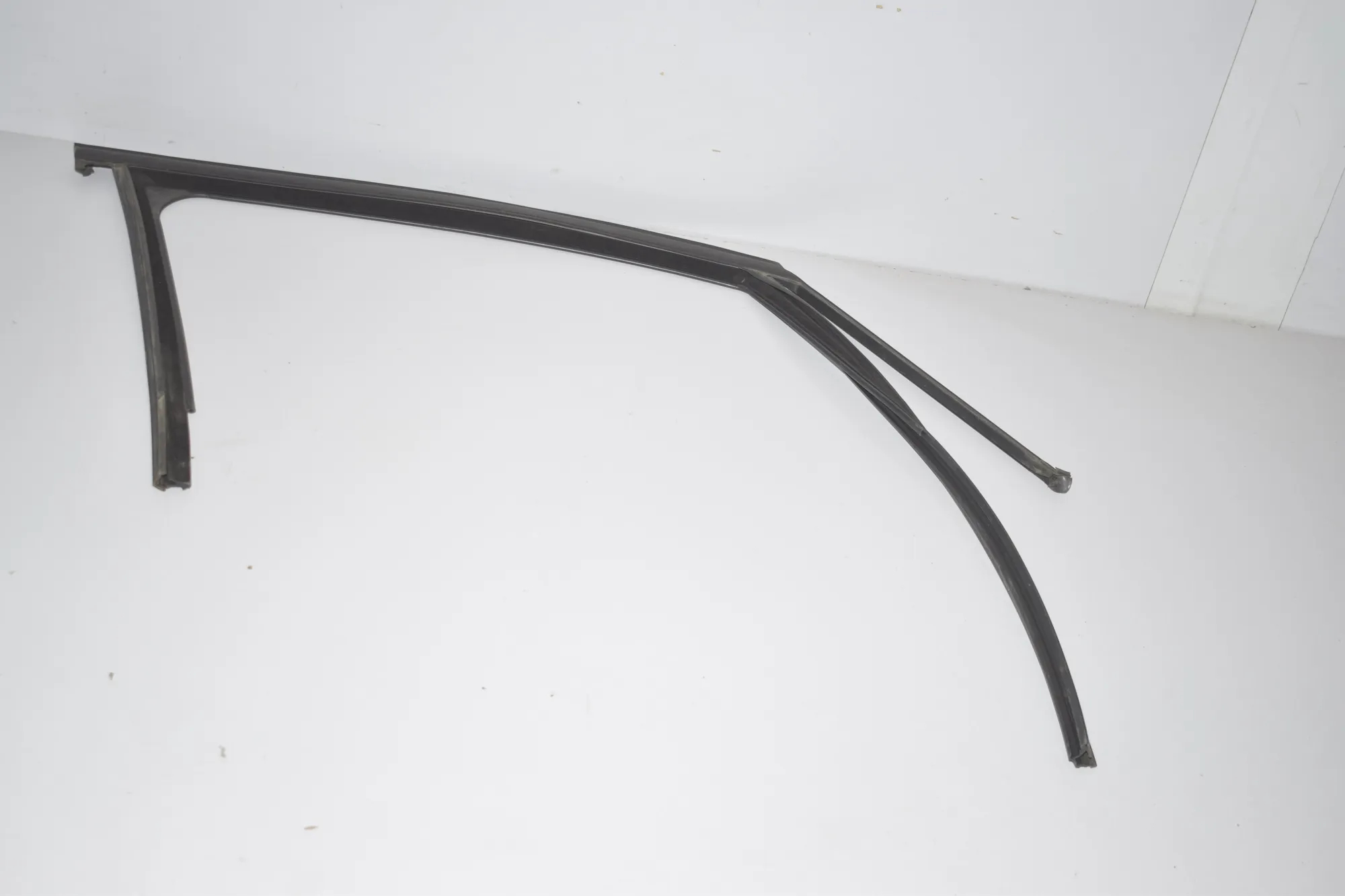 Front Right Door Rubber Seal – OEM 7326148 · BMW 2 Active Tourer (F45) 220 d 2015