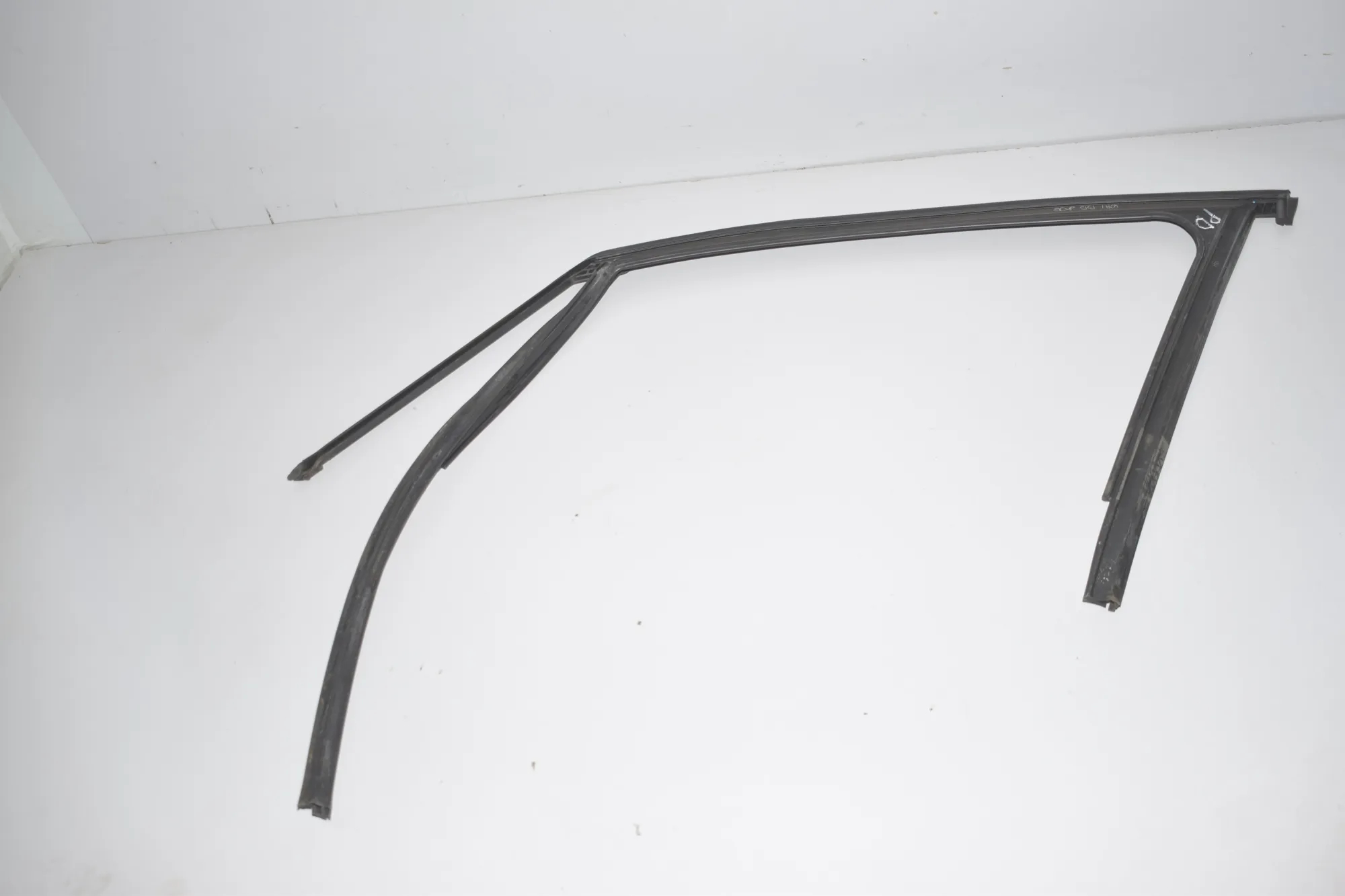 Front Right Door Rubber Seal – OEM 7326148 · BMW 2 Active Tourer (F45) 220 d 2015 – 3