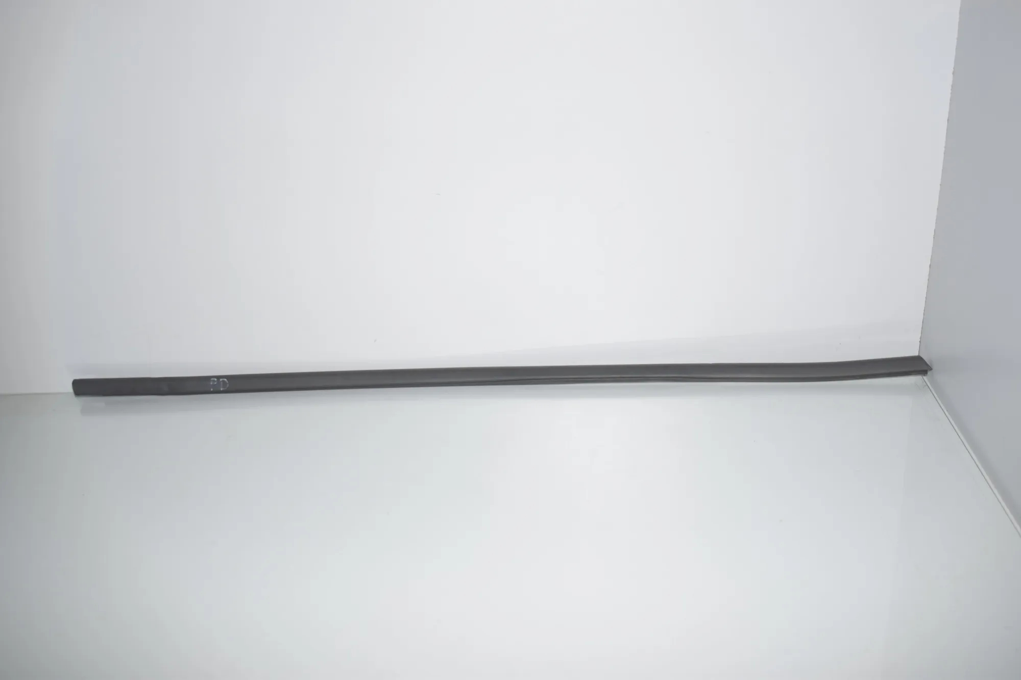 Front Right Door Window Strip – OEM 7298824 · BMW 2 Active Tourer (F45) 220 d 2015 – 3