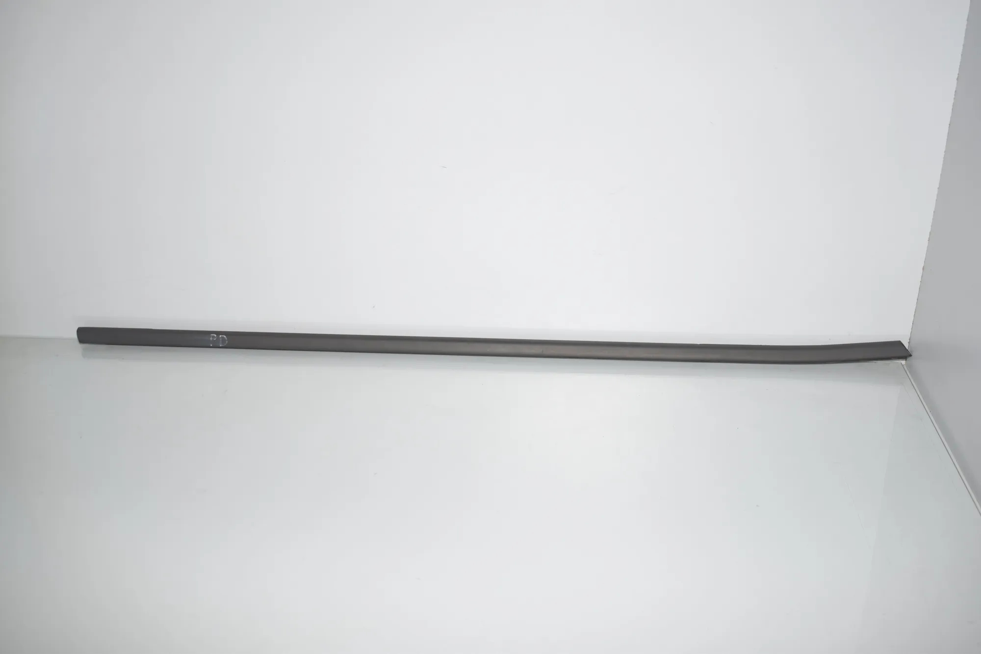 Front Right Door Window Strip – OEM 7298824 · BMW 2 Active Tourer (F45) 220 d 2015