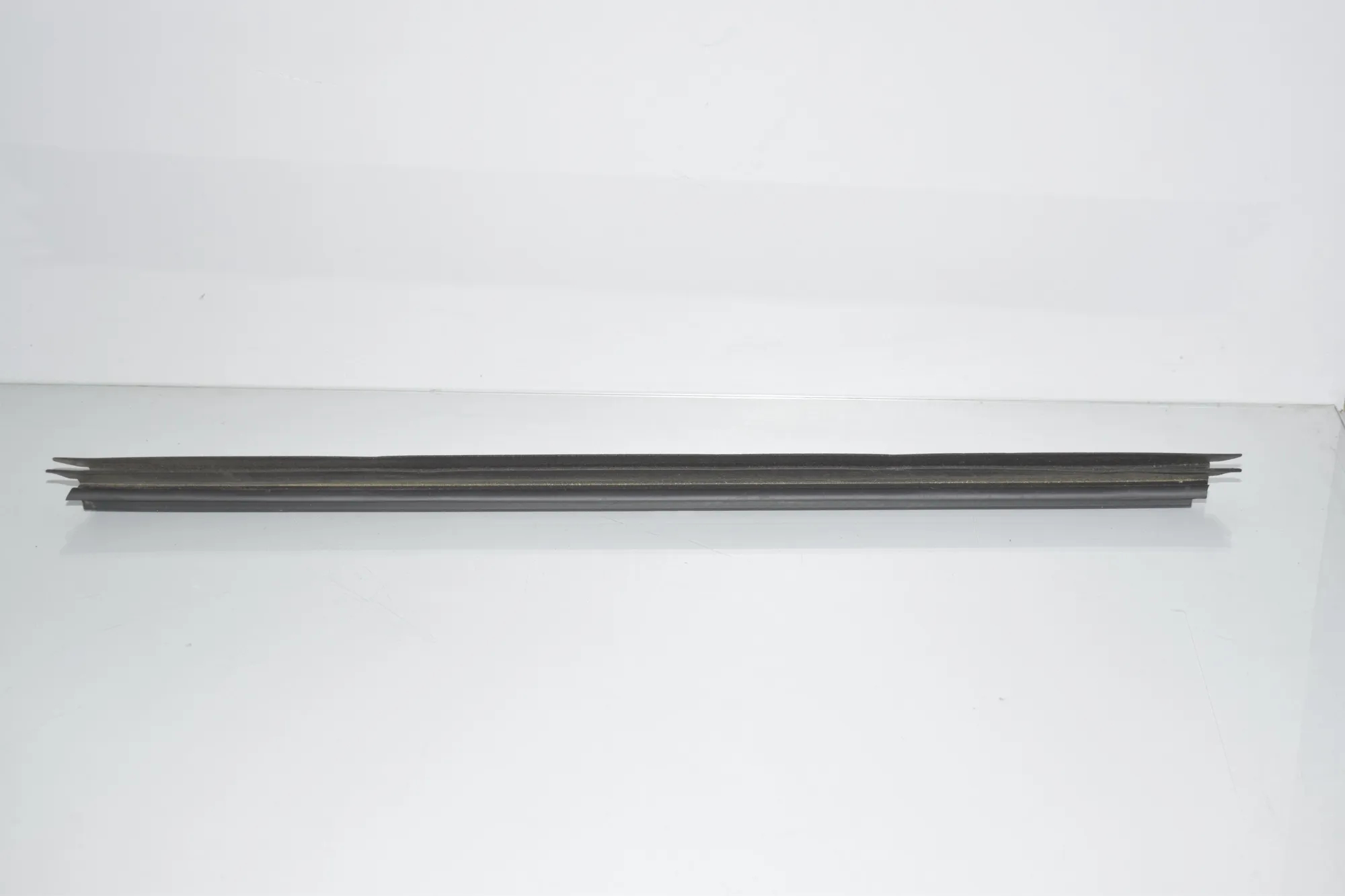 Rear Left Door Window Strip – OEM 7298847 · BMW 2 Active Tourer (F45) 220 d 2015
