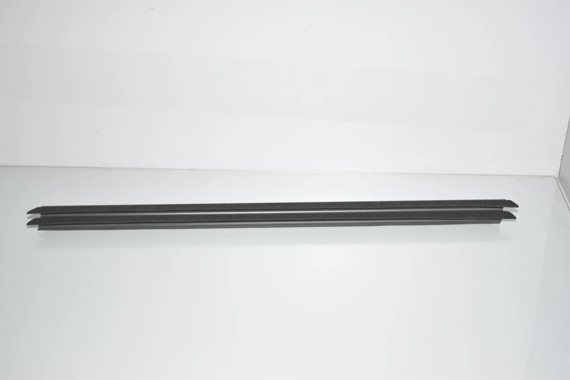Rear Left Door Window Strip – OEM 7298847 · BMW 2 Active Tourer (F45) 220 d 2015 – 2
