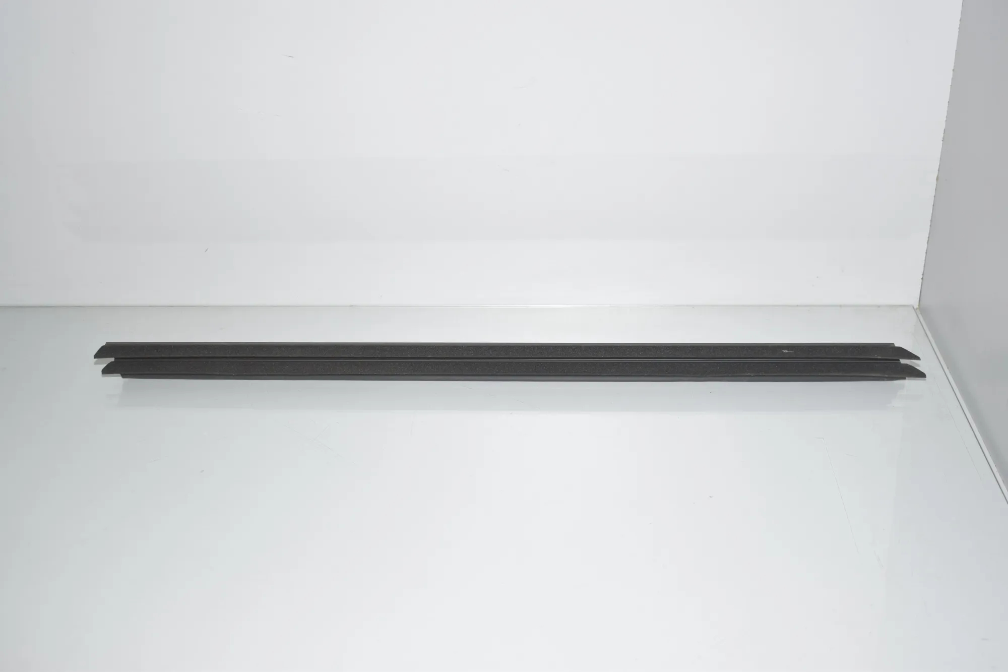 Front Right Door Window Molding – OEM 7298826 · BMW 2 Active Tourer (F45) 220 d 2015