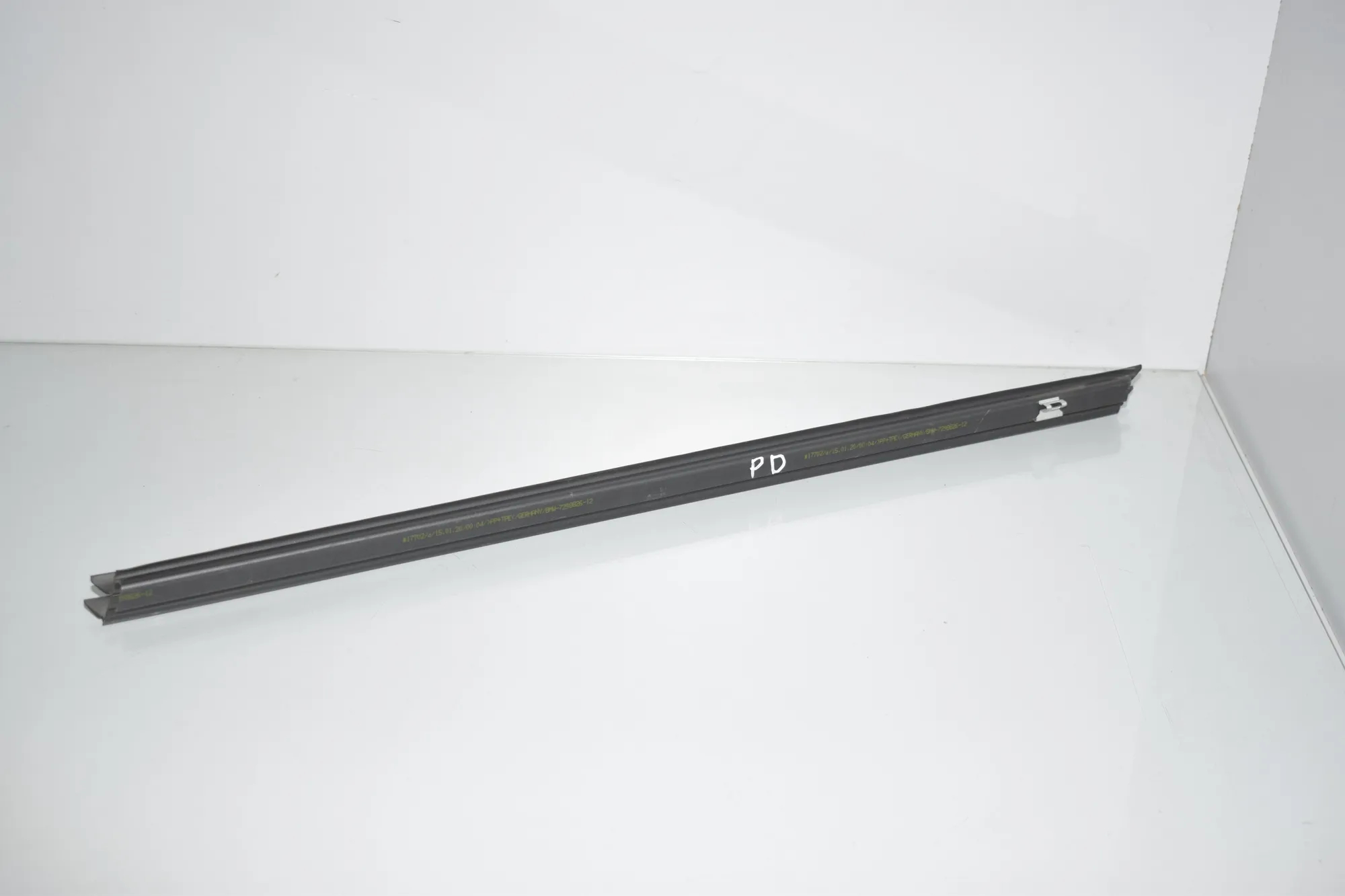 Front Right Door Window Molding – OEM 7298826 · BMW 2 Active Tourer (F45) 220 d 2015 – 3