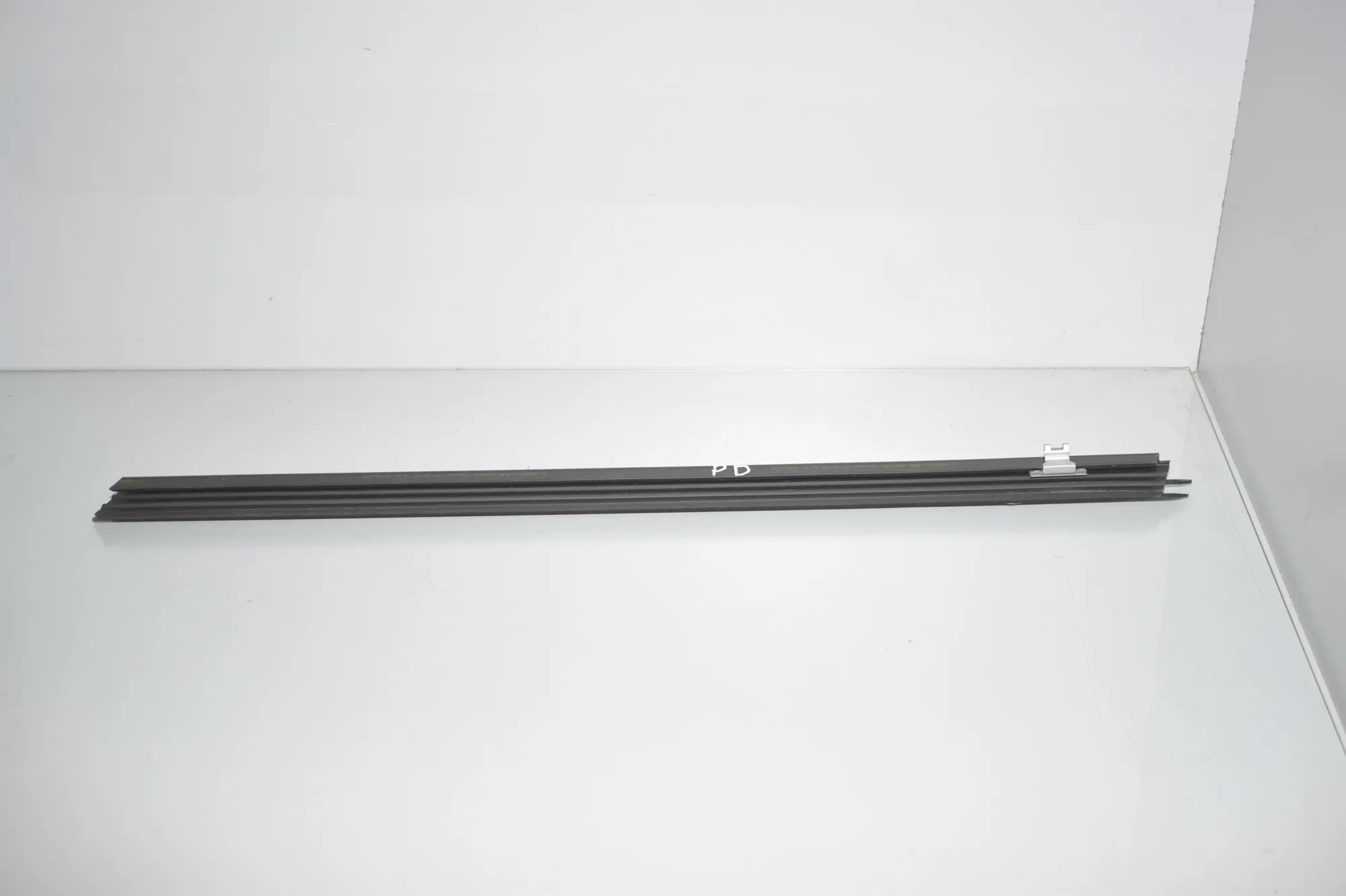 Front Right Door Window Molding – OEM 7298826 · BMW 2 Active Tourer (F45) 220 d 2015 – 2