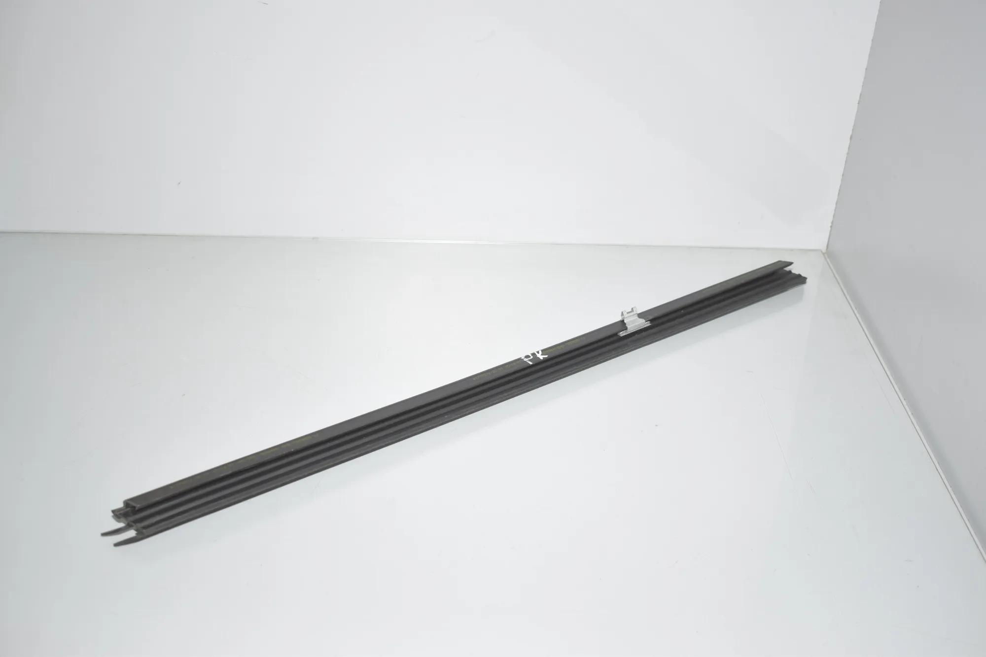 Front Left Door Window Strip – OEM 7298825 · BMW 2 Active Tourer (F45) 220 d 2015 – 4