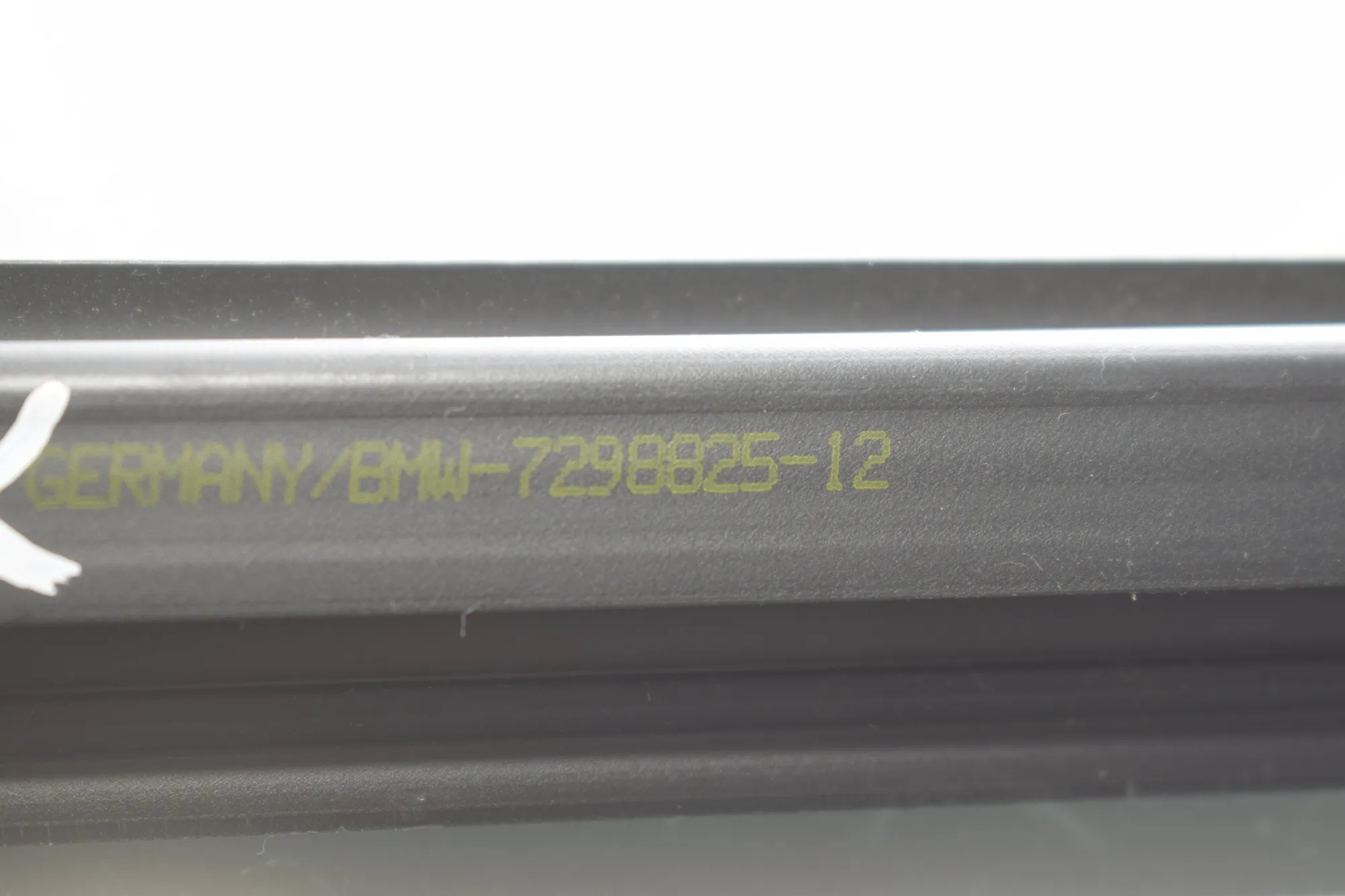 Front Left Door Window Strip – OEM 7298825 · BMW 2 Active Tourer (F45) 220 d 2015 – 5