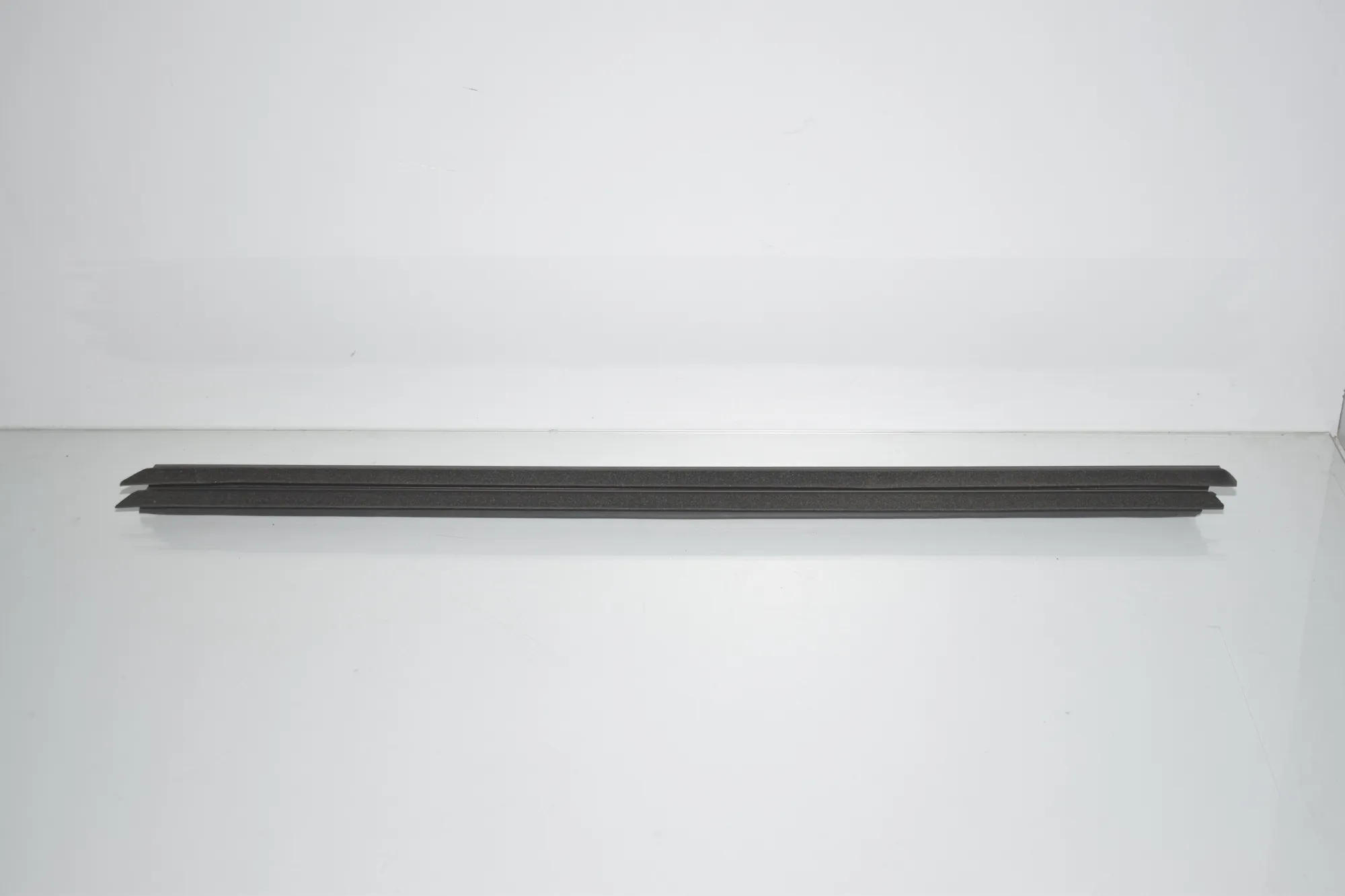 Front Left Door Window Strip – OEM 7298825 · BMW 2 Active Tourer (F45) 220 d 2015