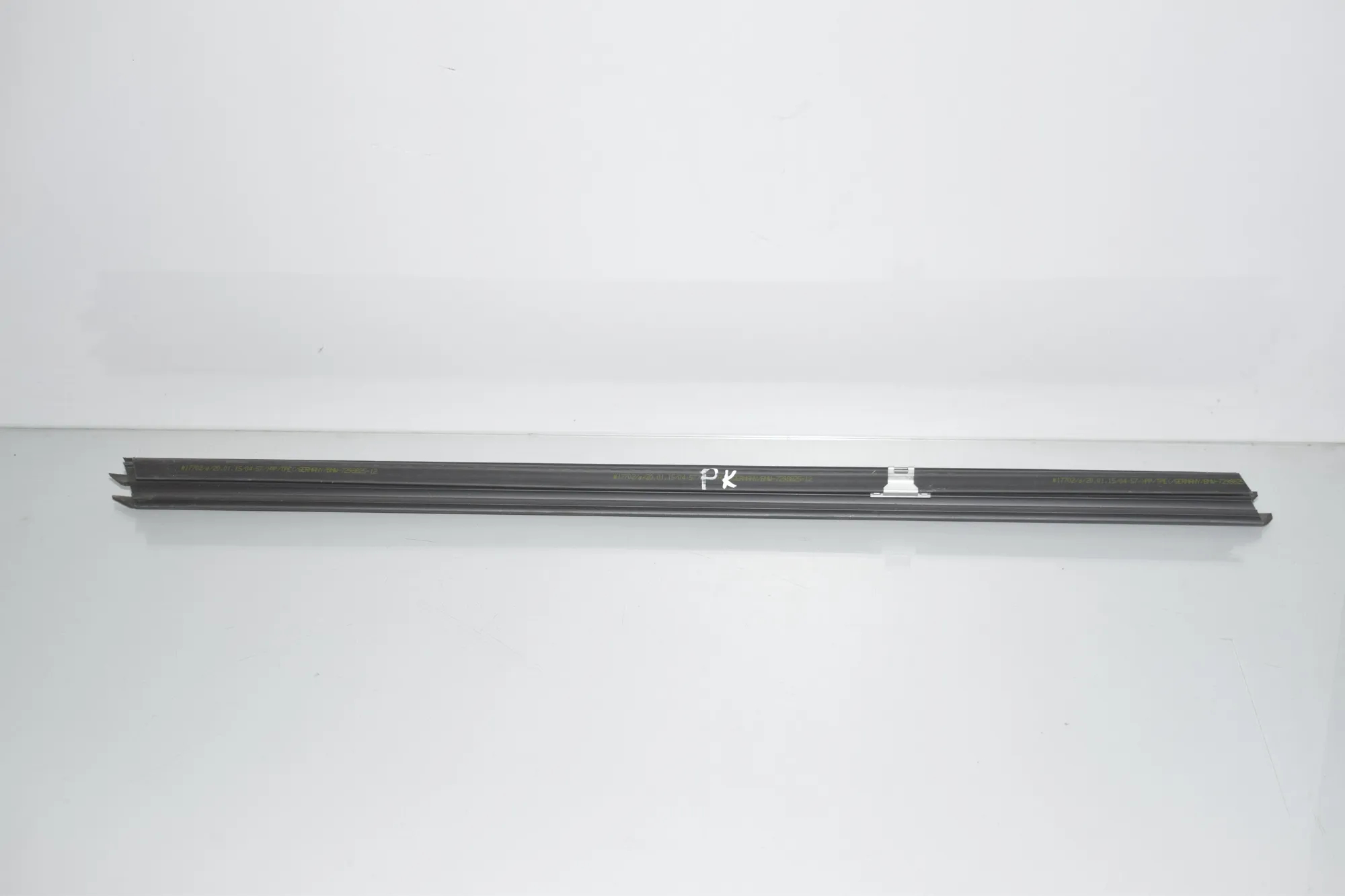 Front Left Door Window Strip – OEM 7298825 · BMW 2 Active Tourer (F45) 220 d 2015 – 2