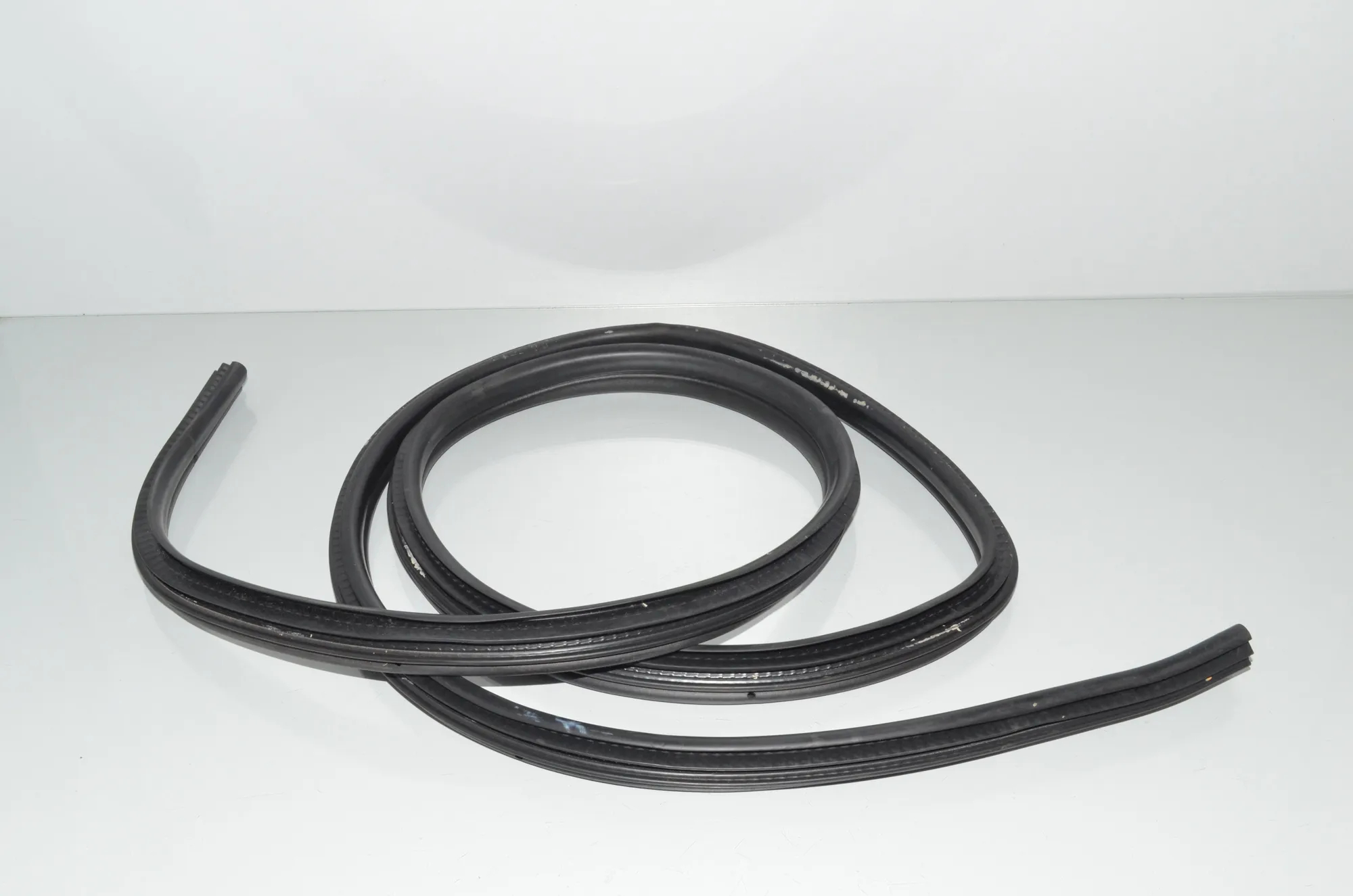Rear Left Door Seal Rubber – OEM 4821842 · BMW X1 (E84) xDrive 20 i 2014 – 2