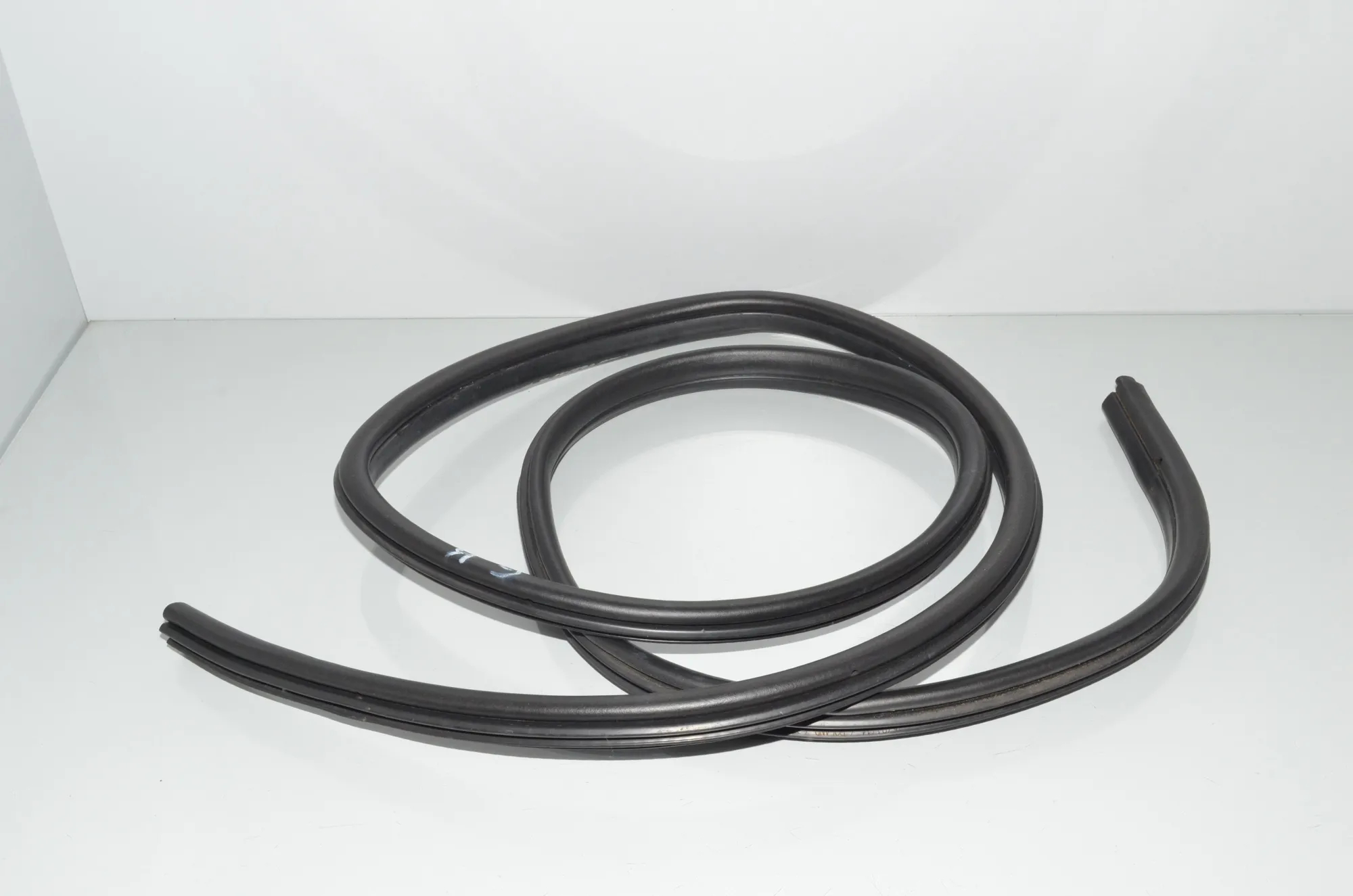 Rear Left Door Seal Rubber – OEM 4821842 · BMW X1 (E84) xDrive 20 i 2014 – 3