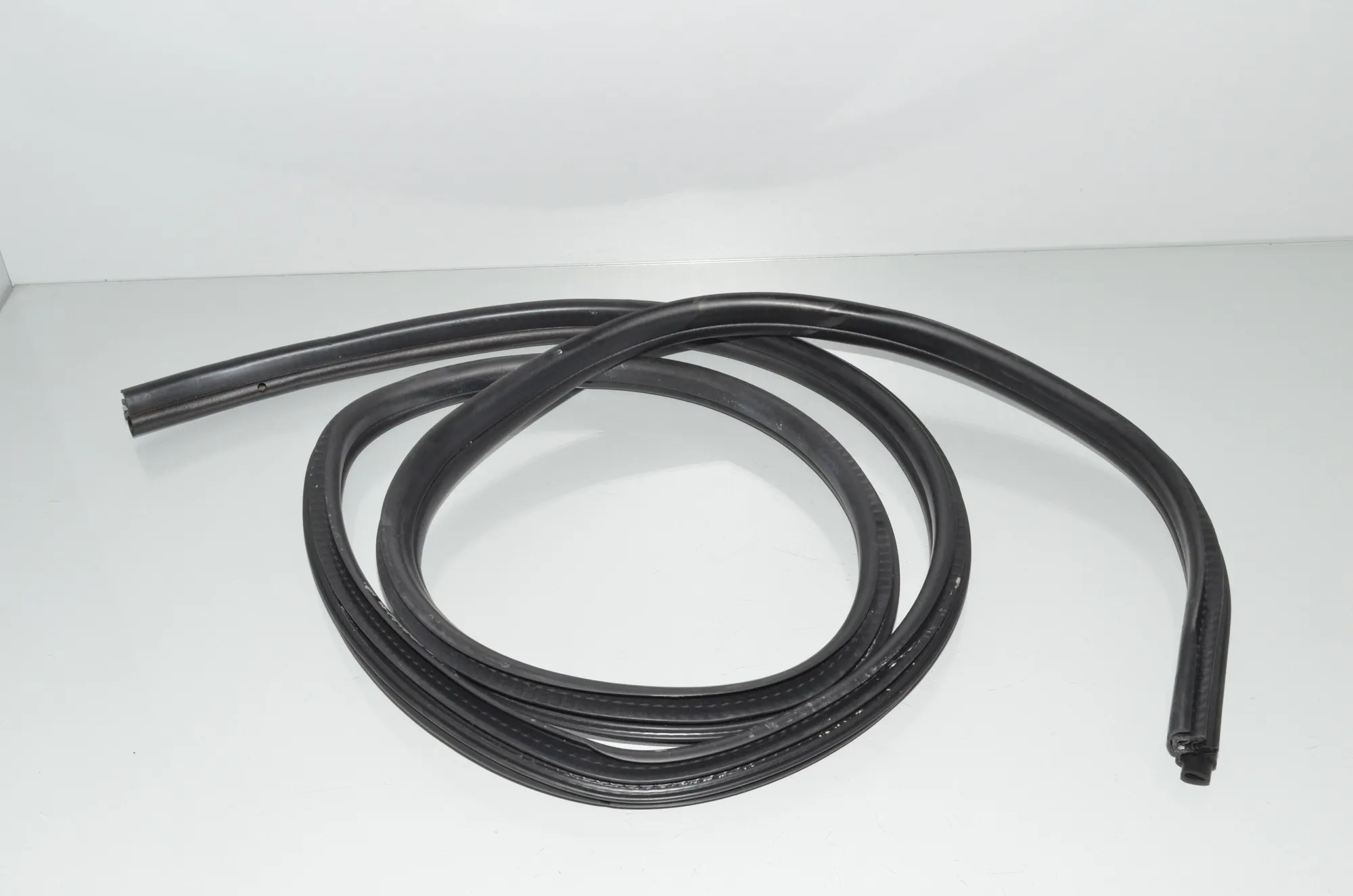 Rear Left Door Seal Rubber – OEM 4821842 · BMW X1 (E84) xDrive 20 i 2014