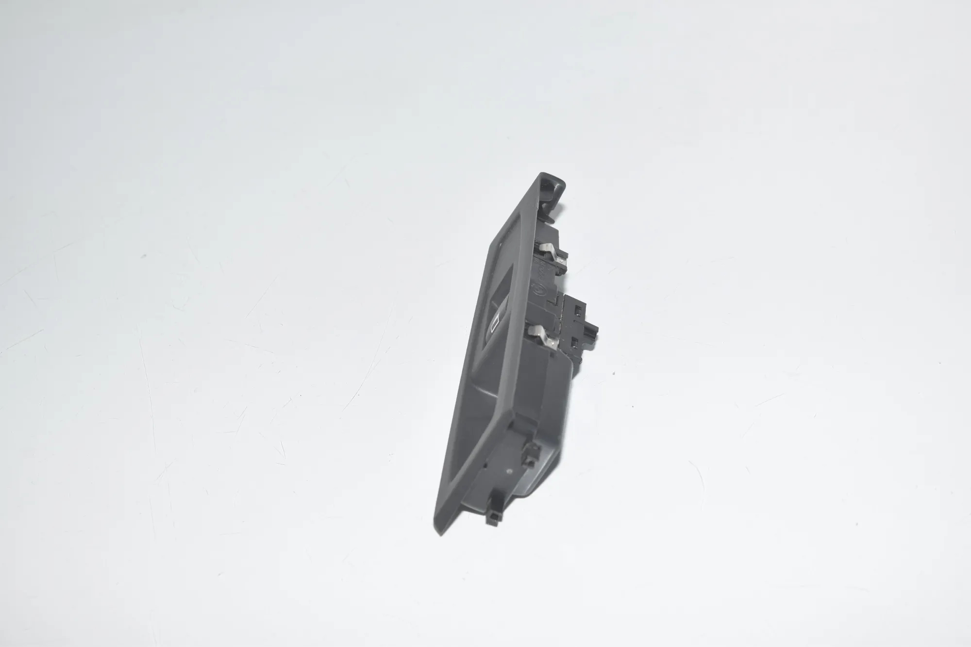 Front Right Door Window Switch – OEM 9208107 · BMW 2 Active Tourer (F45) 220 d 2015 – 2