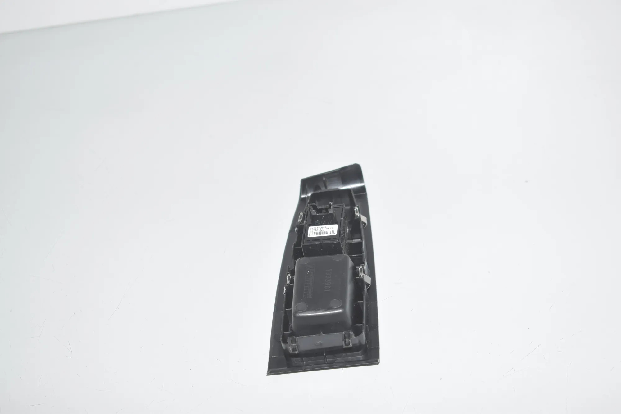 Front Right Door Window Switch – OEM 9208107 · BMW 2 Active Tourer (F45) 220 d 2015 – 3