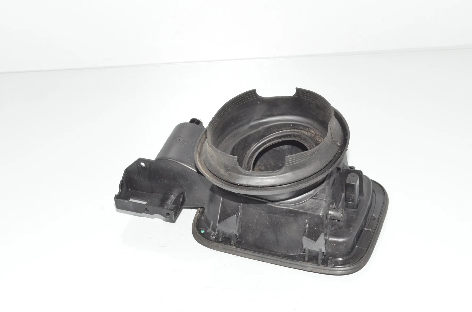Fuel Tank Flap Cap – OEM 2990139 · BMW X1 (E84) xDrive 20 i 2014 – 3