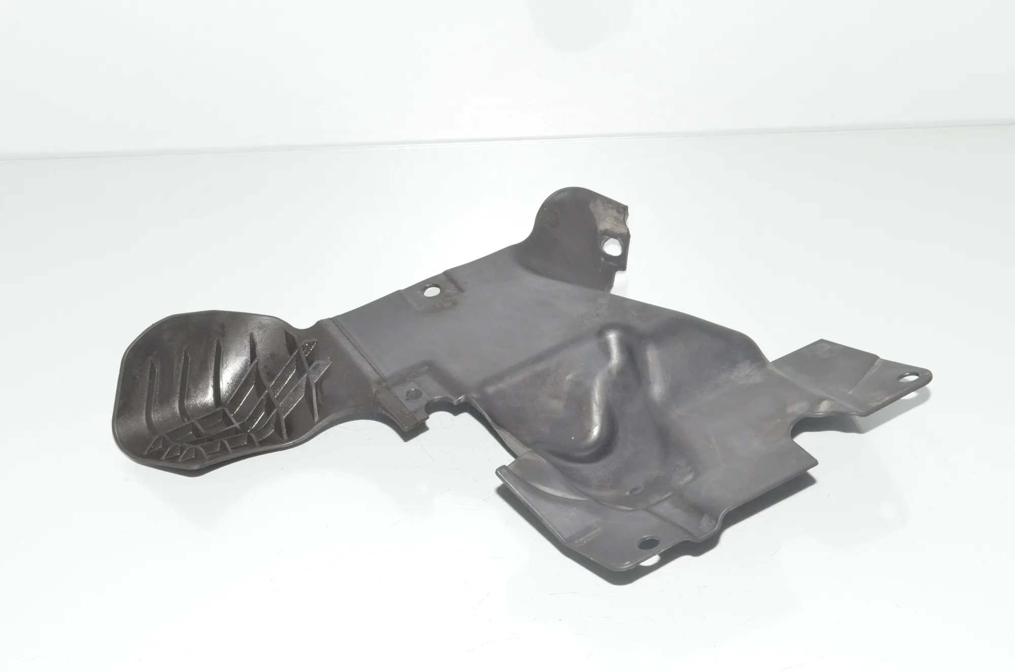 Control Arm Cover – OEM 2990819 · BMW X1 (E84) xDrive 20 i 2014 – 4