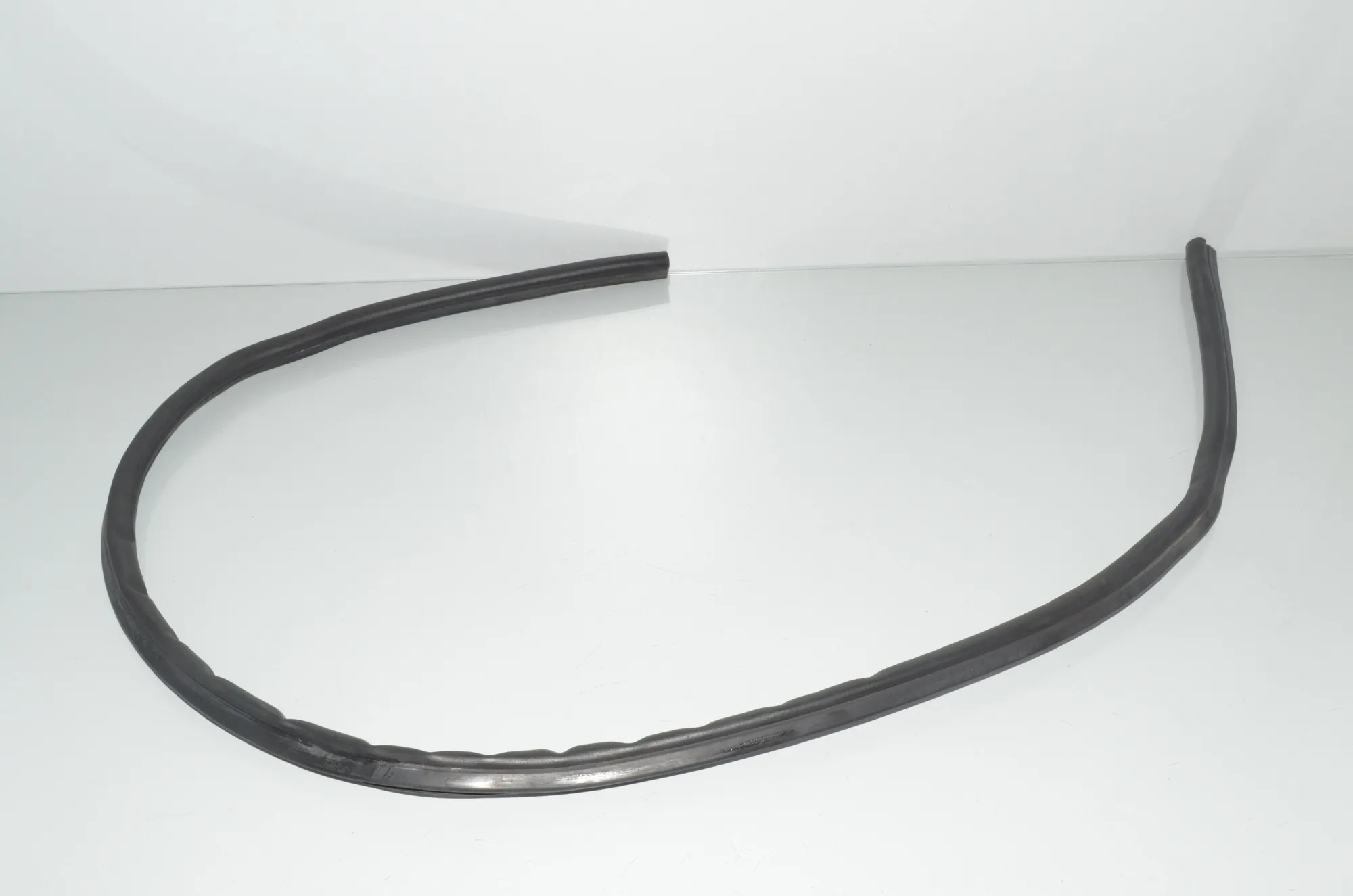 Engine Rubber Seal – OEM 2990363 · BMW X1 (E84) xDrive 20 i 2014