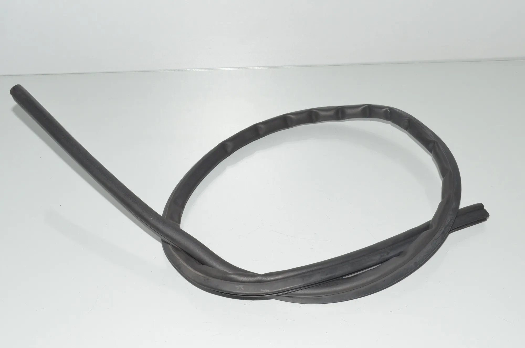 Engine Rubber Seal – OEM 2990363 · BMW X1 (E84) xDrive 20 i 2014 – 4