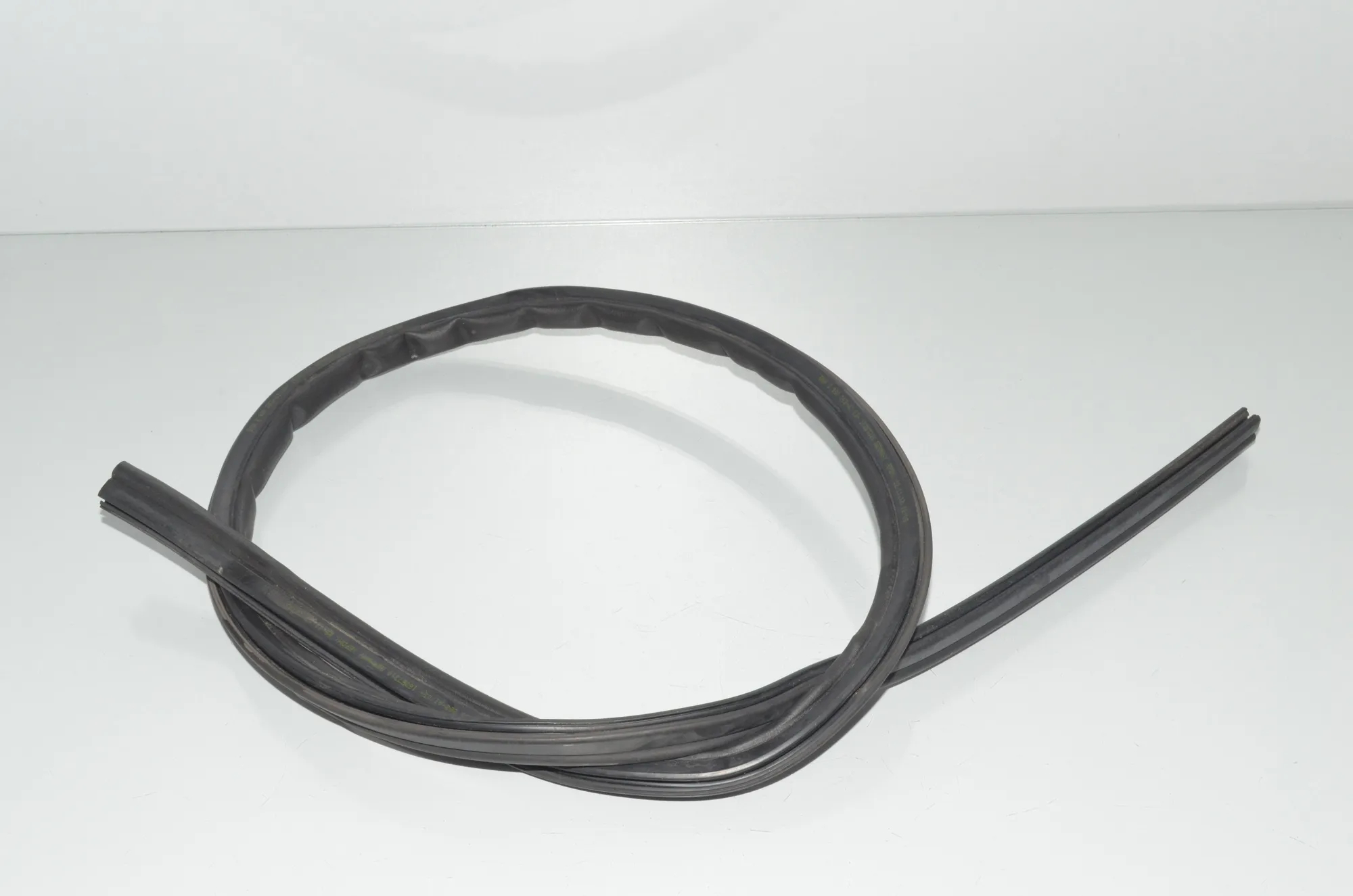 Engine Rubber Seal – OEM 2990363 · BMW X1 (E84) xDrive 20 i 2014 – 3