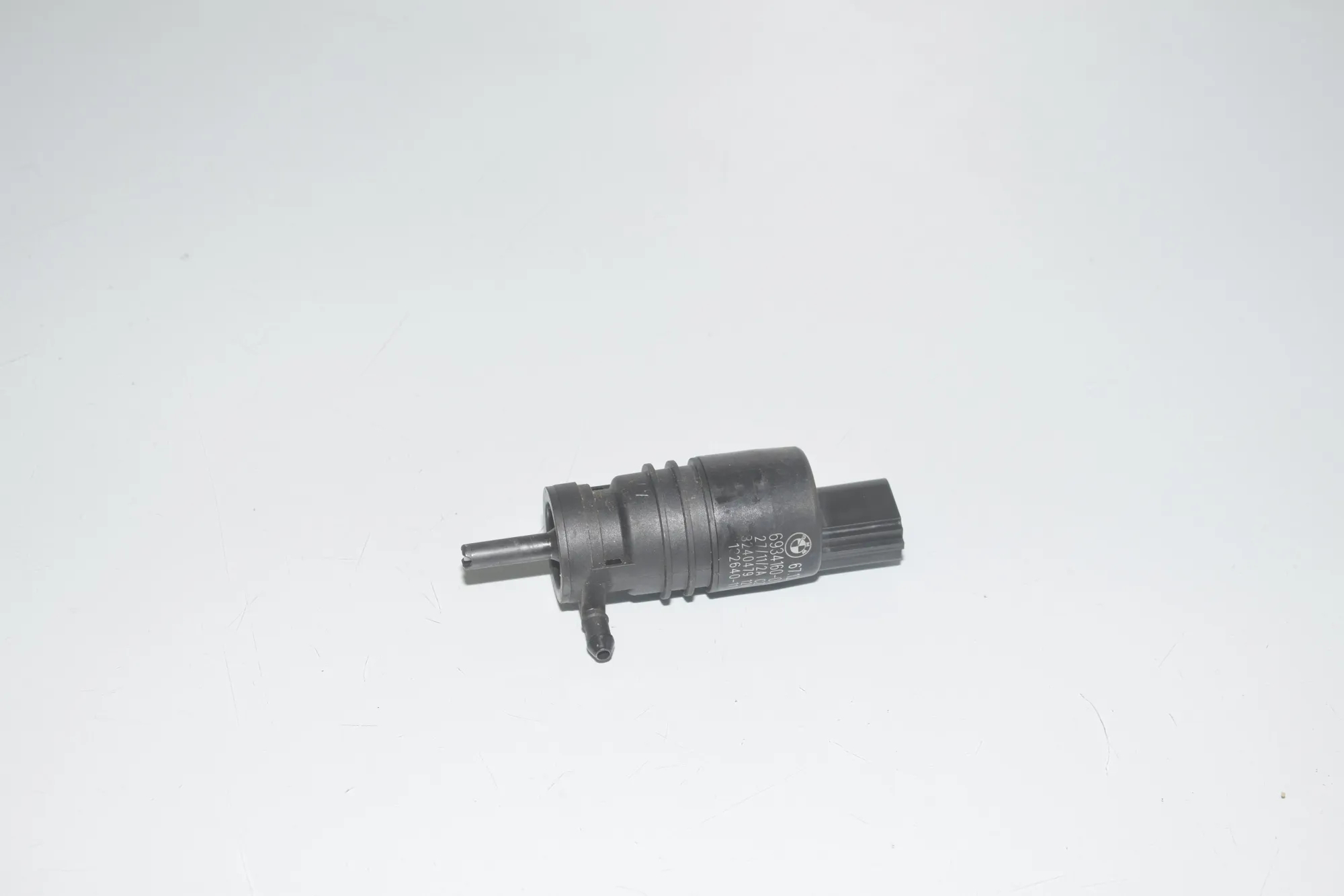 Washer Tank Motor – OEM 6934160 · BMW 5 Touring (F11) 525 d 2011 – 2