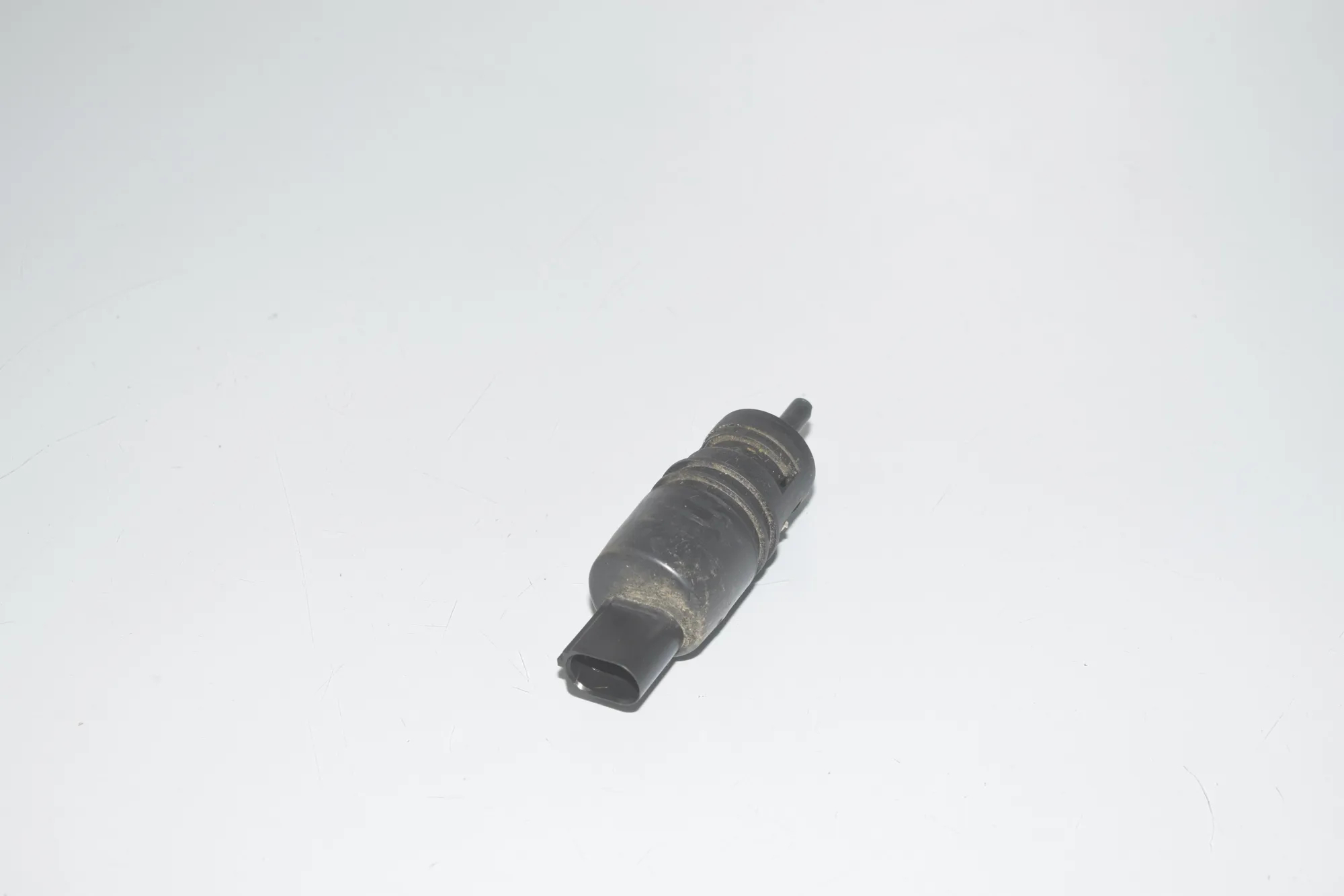 Washer Tank Motor – OEM 6934160 · BMW 5 Touring (F11) 525 d 2011 – 3