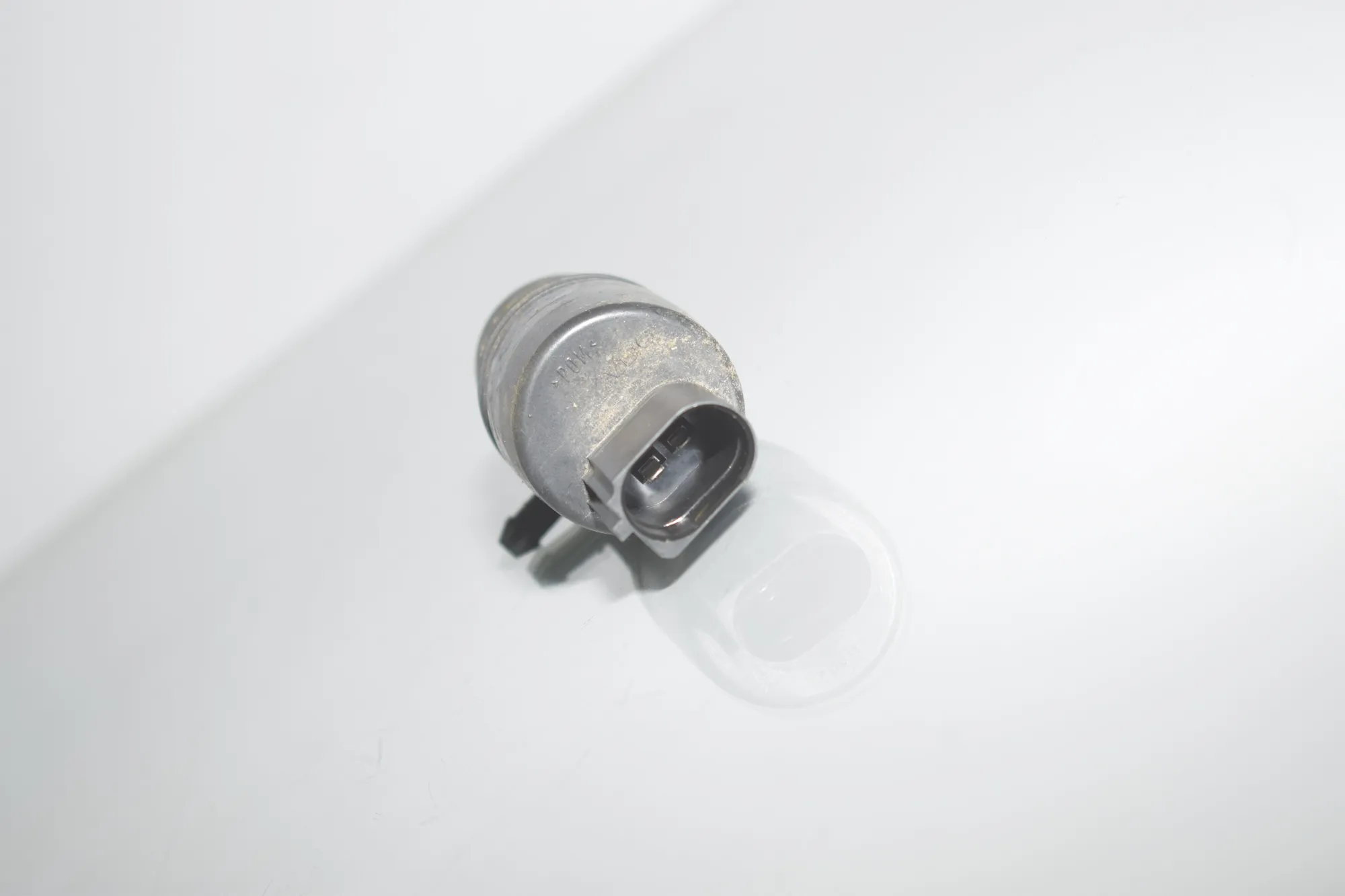 Washer Tank Motor – OEM 6934160 · BMW 5 Touring (F11) 525 d 2011 – 4
