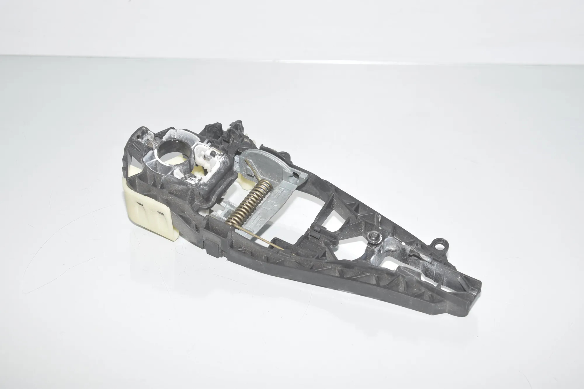 Rear Left Door Interior Handle Frame – OEM 7401211 · BMW X6 (F16, F86) M 50 d 2016 – 4