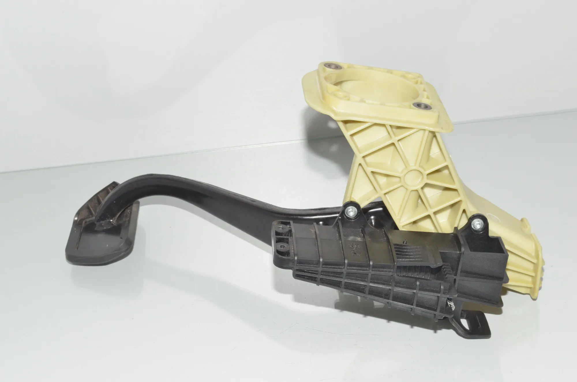 Brake Pedal – OEM 6782665 · BMW 5 Touring (F11) 525 d 2011 – 3