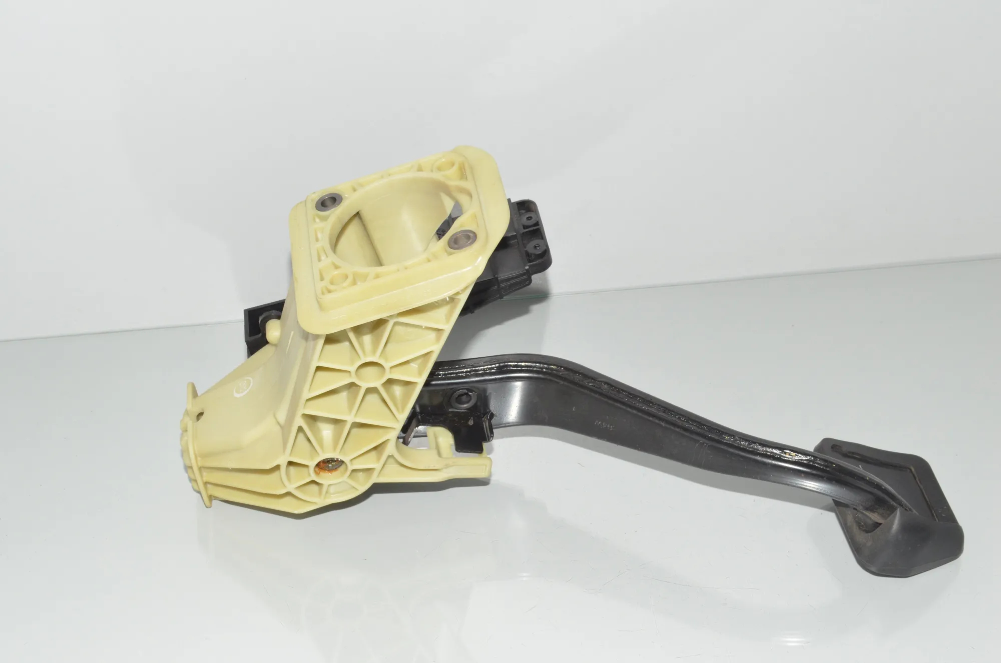 Brake Pedal – OEM 6782665 · BMW 5 Touring (F11) 525 d 2011 – 4