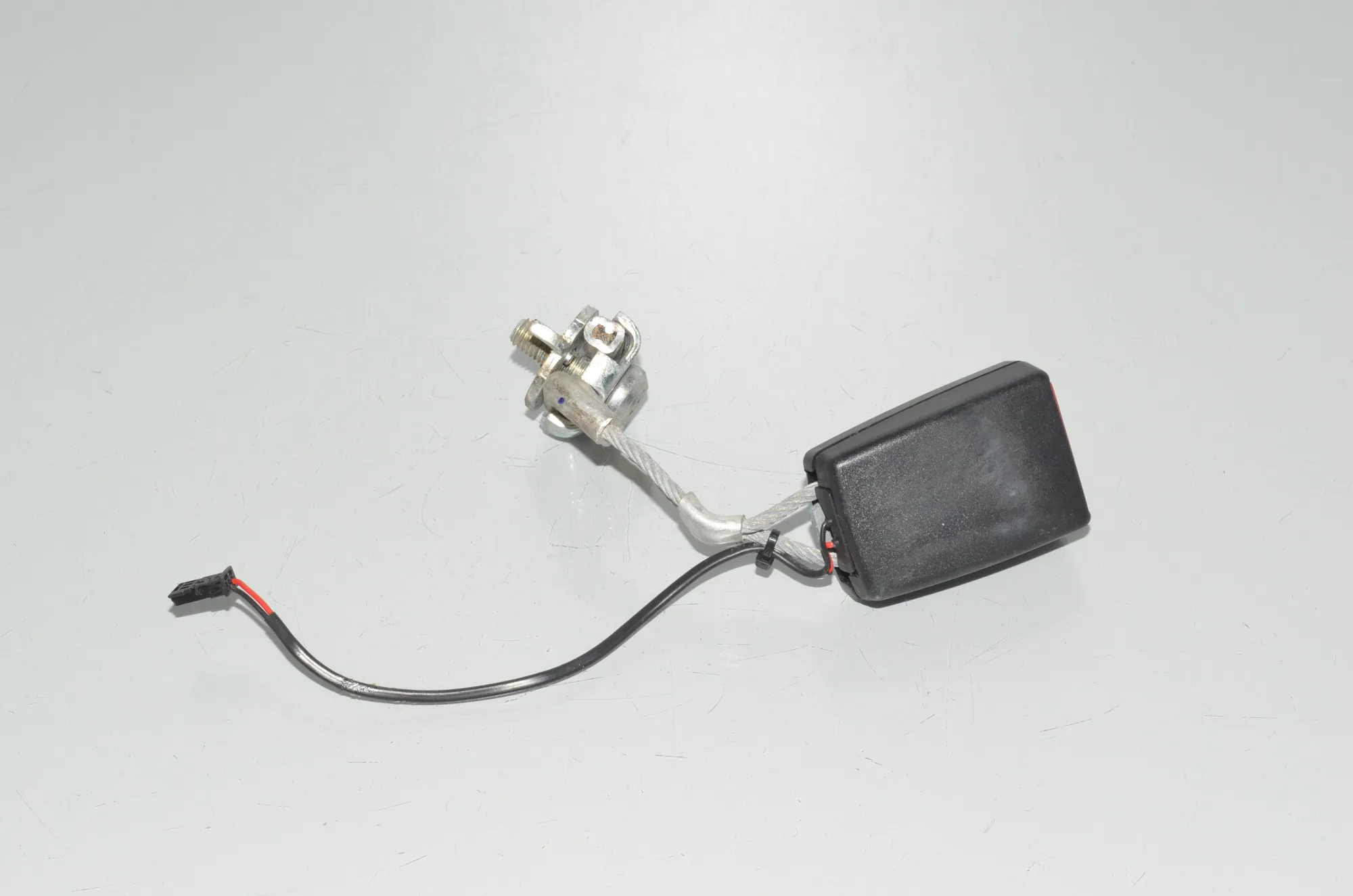 Rear Left Seat Buckle – OEM 7243273 · BMW 5 Touring (F11) 525 d 2011