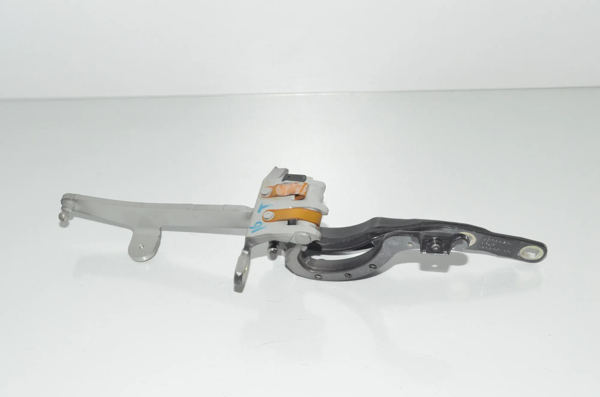 Right Side Bootlid Hinge – OEM 7206640 · BMW 5 Touring (F11) 525 d 2011 – 4