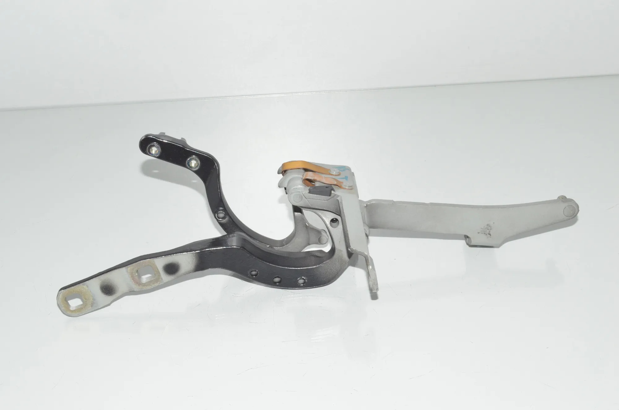 Right Side Bootlid Hinge – OEM 7206640 · BMW 5 Touring (F11) 525 d 2011 – 3