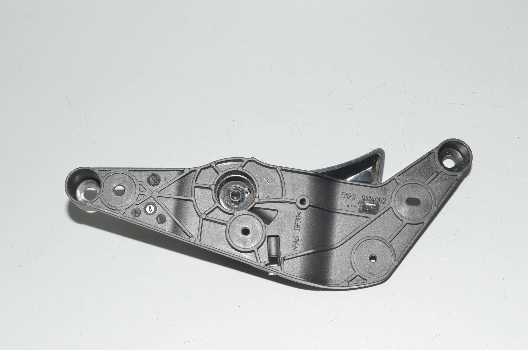 Bonnet Release Handle – OEM 9114002 · BMW 5 Touring (F11) 525 d 2011 – 4