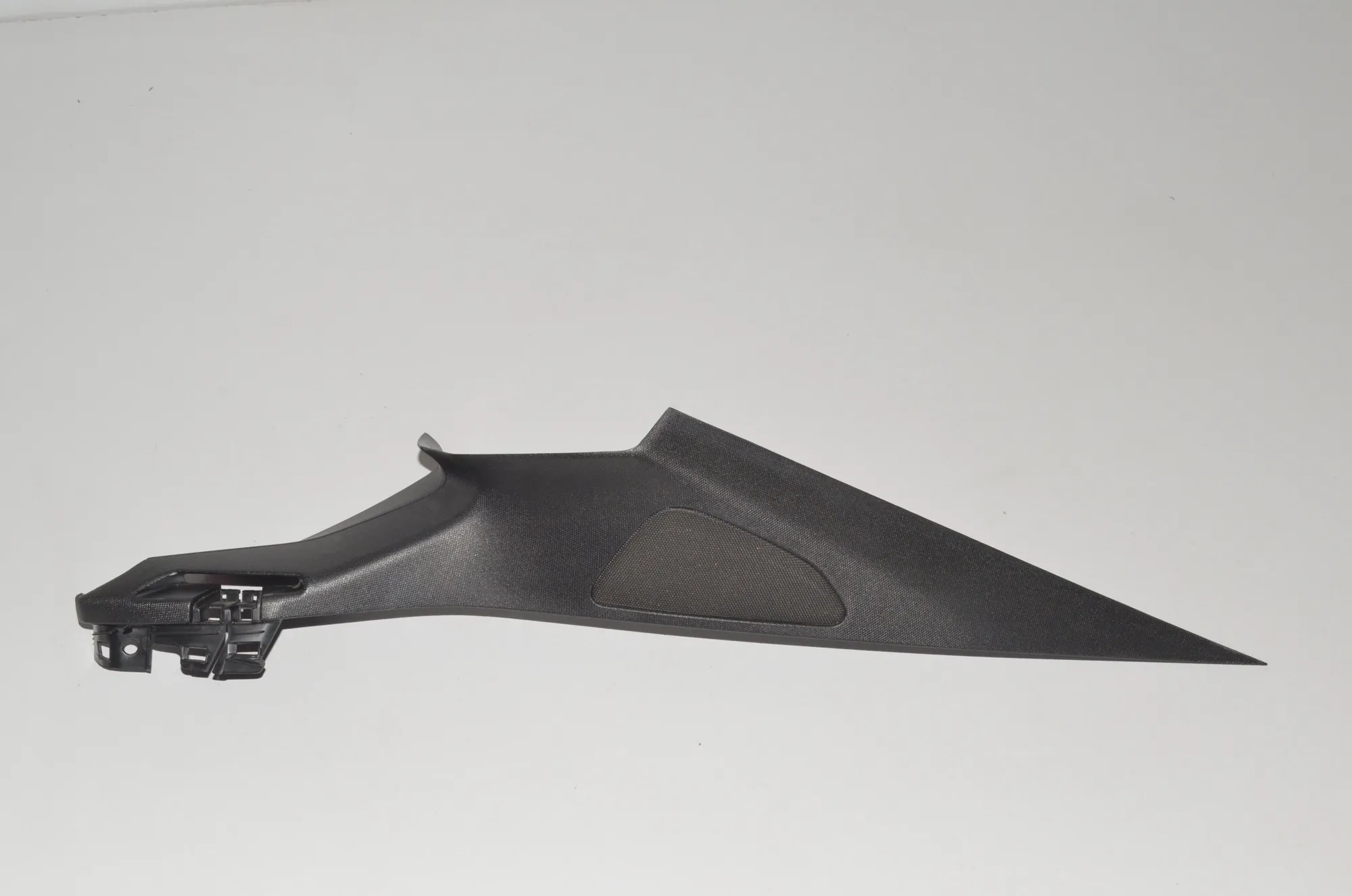 Right Side Pillar Trim – OEM 7324928 · BMW X6 (F16, F86) M 50 d 2016