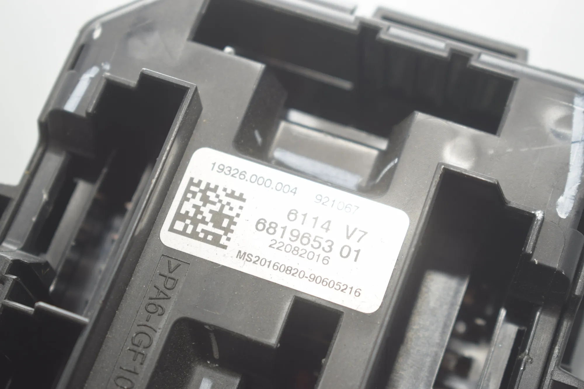 Fuse Box – OEM 6819653 · BMW X6 (F16, F86) M 50 d 2016 – 4