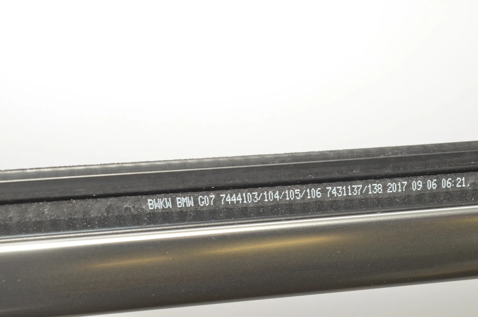 Rear Left Door Top Strip – OEM 7444103 · BMW X7 (G07) (2019 - -) xDrive 30 d 2019 – 5