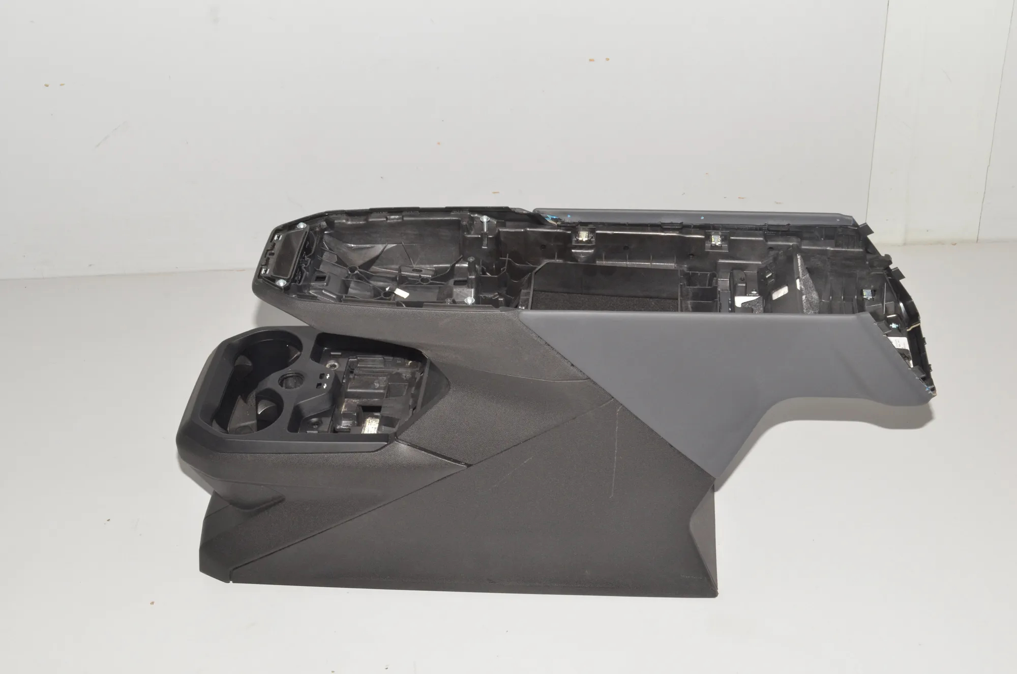 Center Console – OEM 5A38971 · BMW iX (I20) BMW iX (I20) xDrive50 2022 – 3
