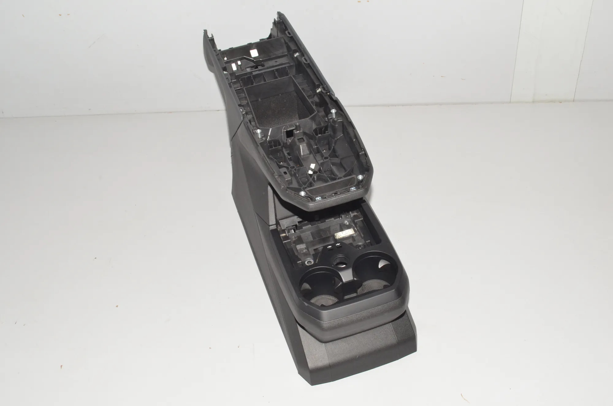 Center Console – OEM 5A38971 · BMW iX (I20) BMW iX (I20) xDrive50 2022 – 2